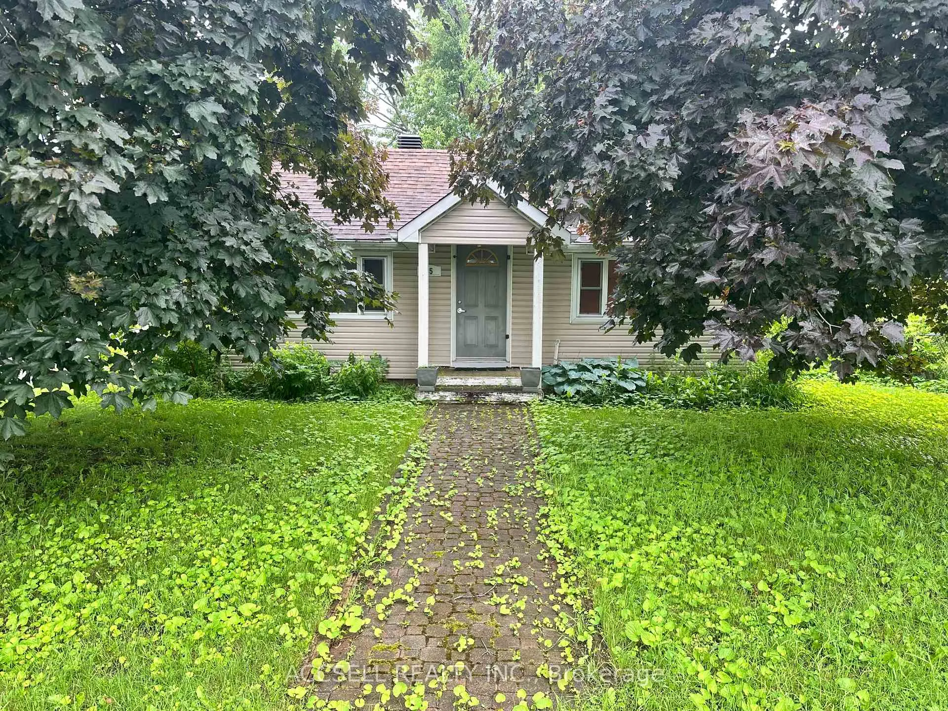 Photo 1 of 35 Lennox Street, Ottawa, Richmond — HOMEH
