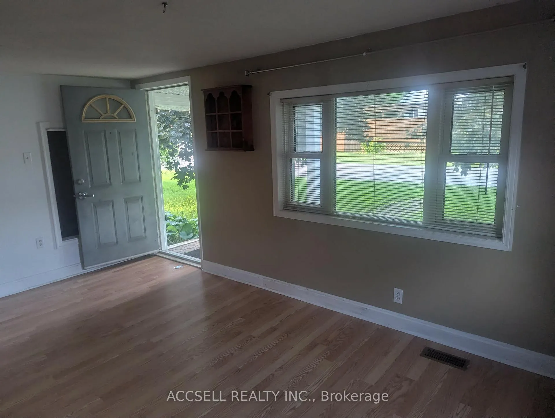 Photo 2 of 35 Lennox Street, Ottawa, Richmond — HOMEH