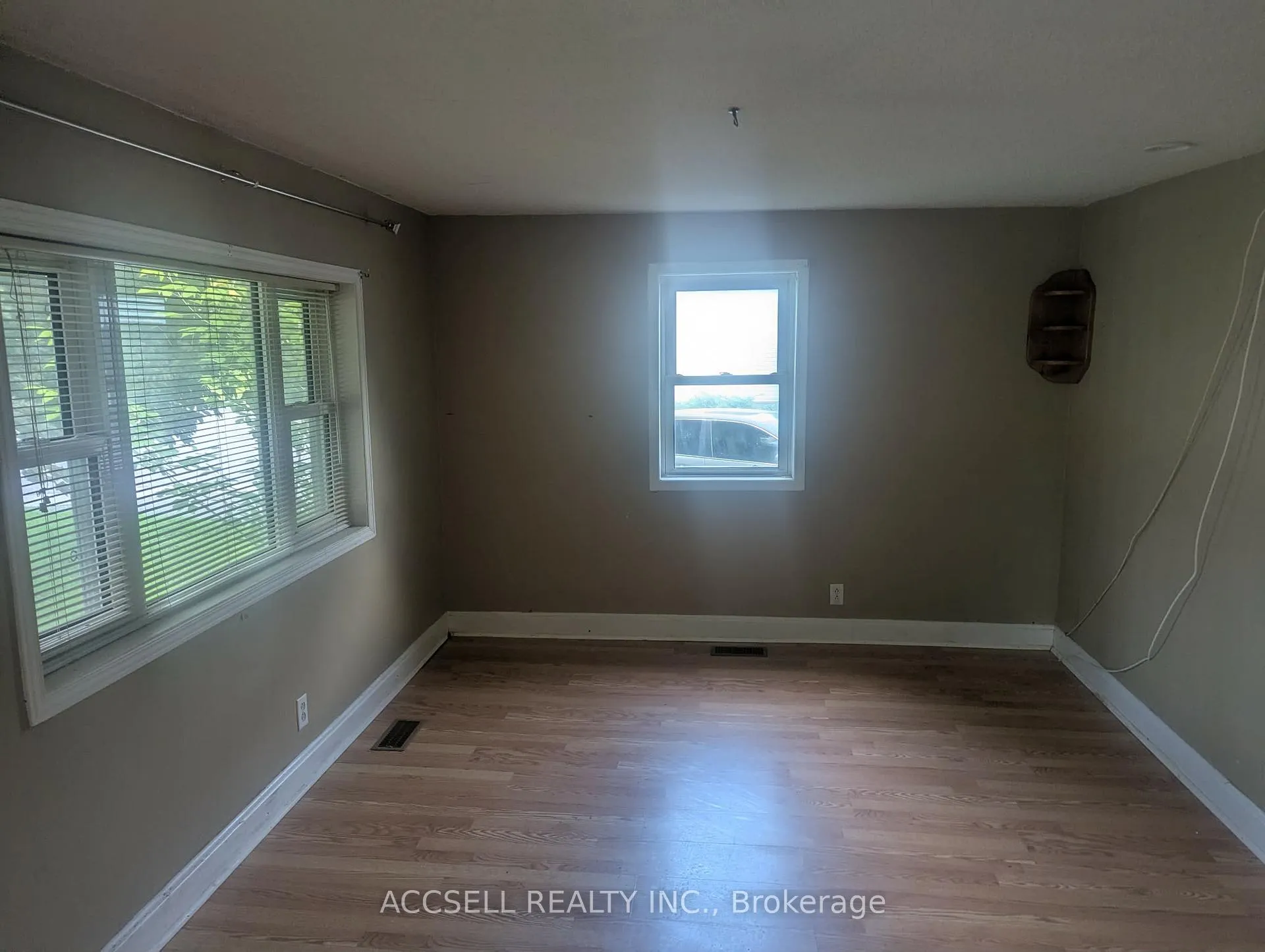Photo 6 of 35 Lennox Street, Ottawa, Richmond — HOMEH