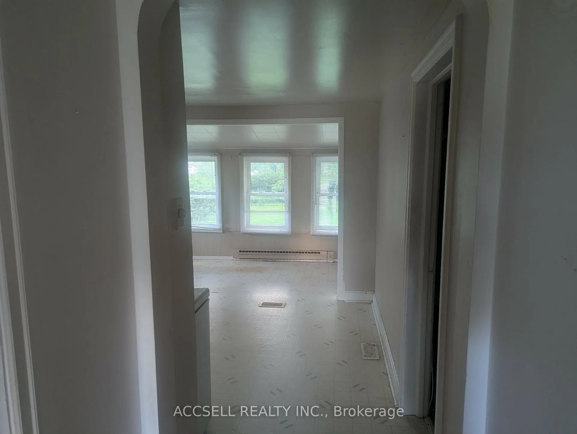 Photo 9 of 35 Lennox Street, Ottawa, Richmond — HOMEH
