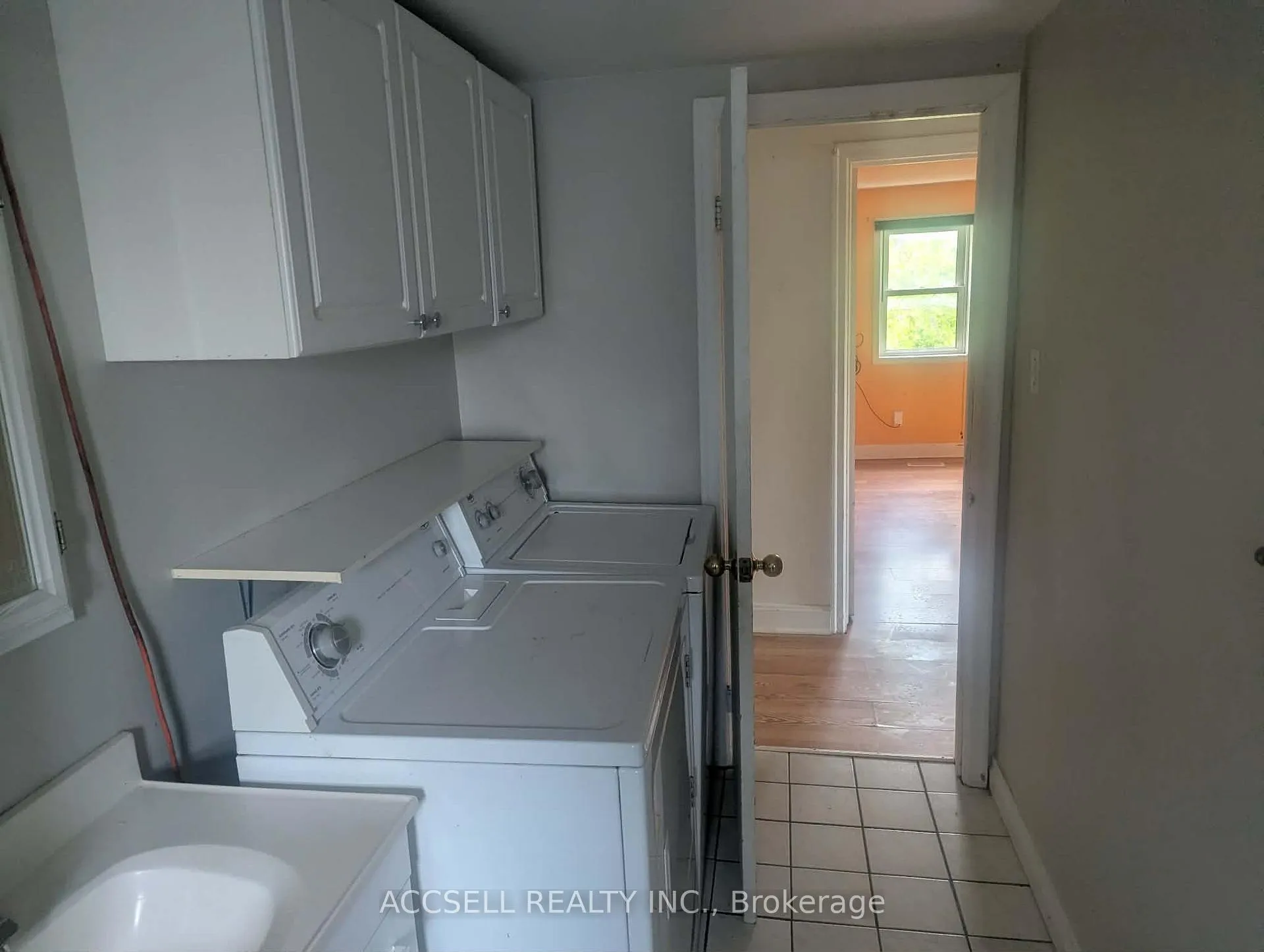 Photo 13 of 35 Lennox Street, Ottawa, Richmond — HOMEH