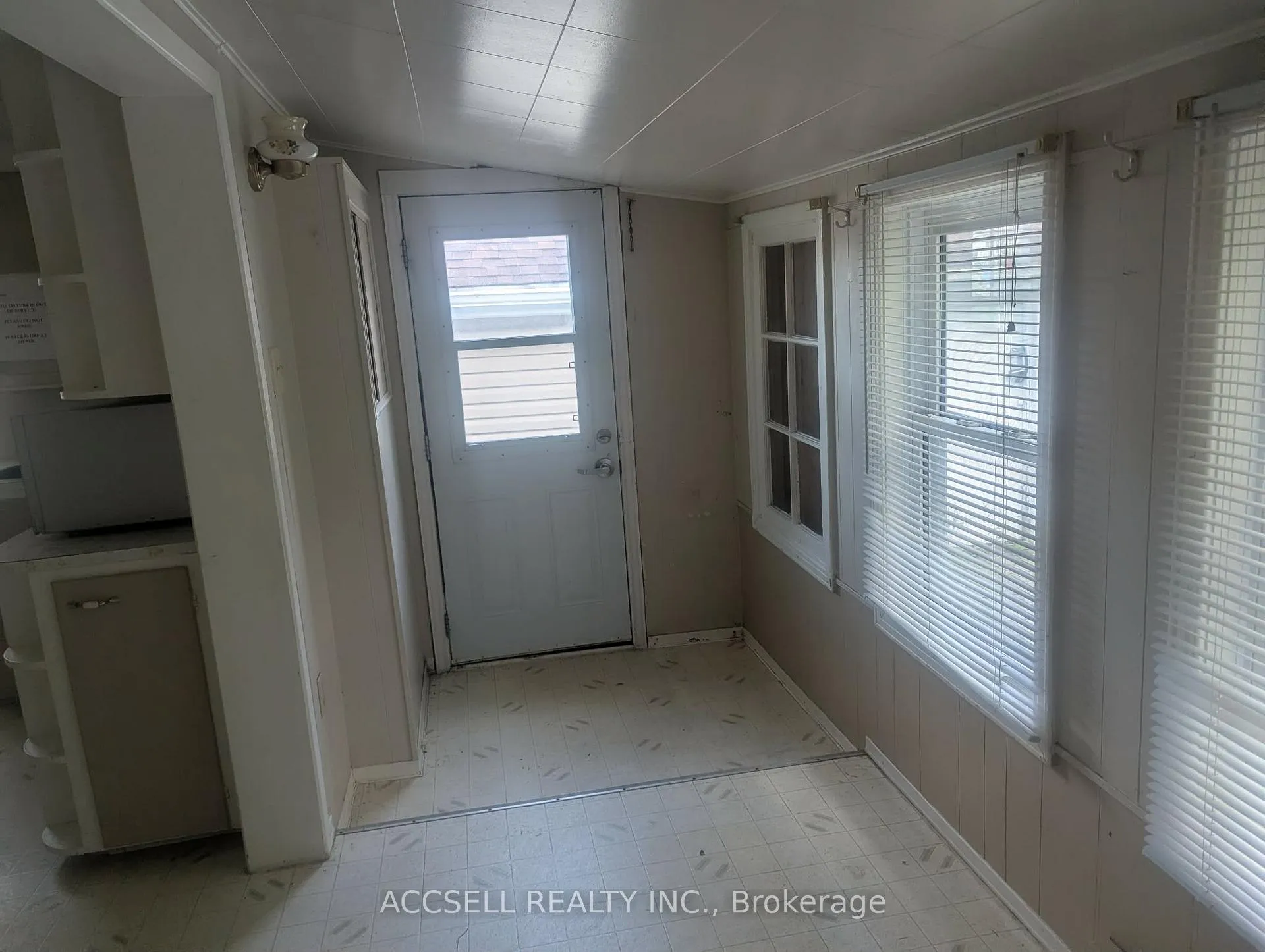 Photo 18 of 35 Lennox Street, Ottawa, Richmond — HOMEH