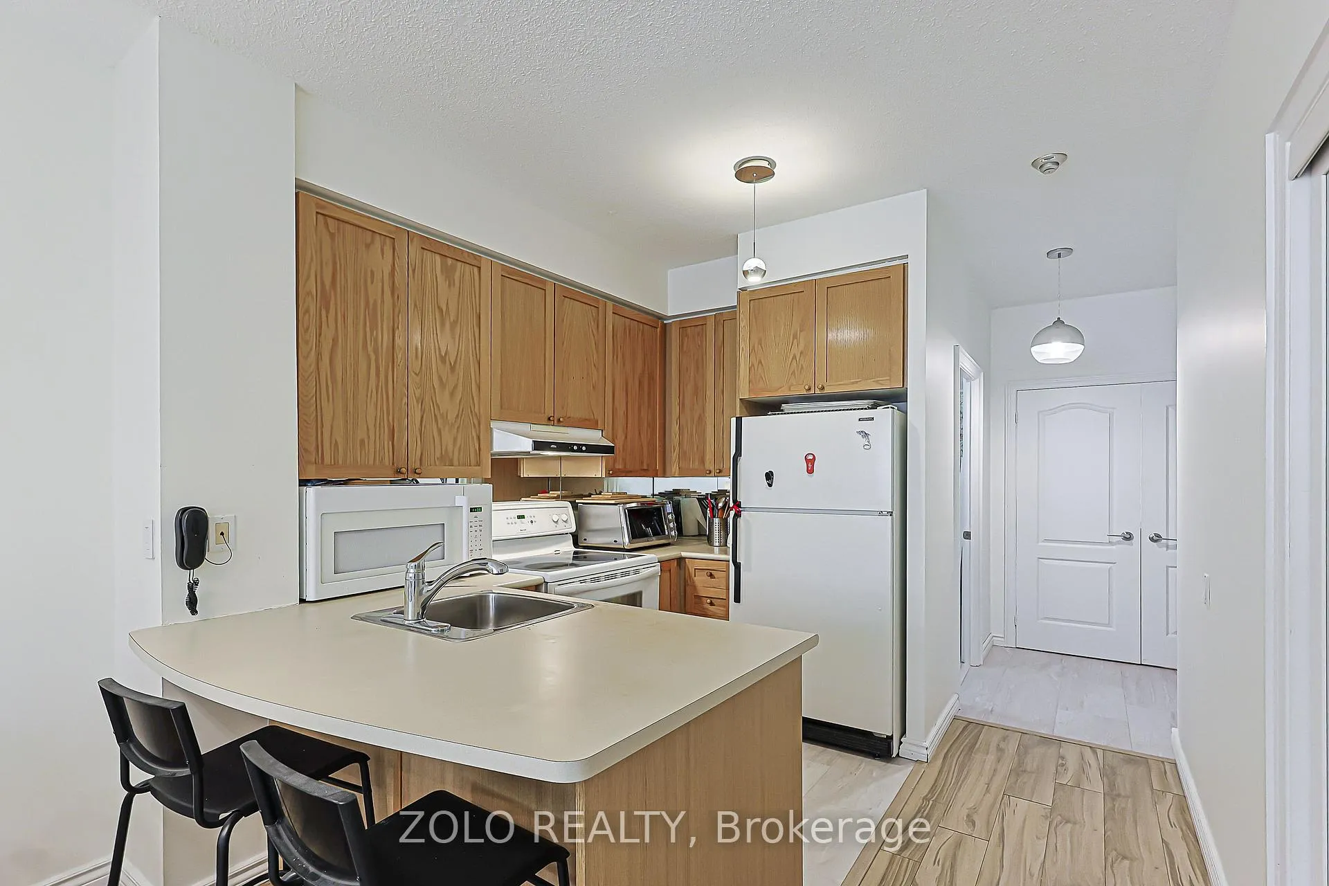 Photo 5 of Unit 804, 555 Yonge Street, Toronto, Church-Yonge Corridor — HOMEH