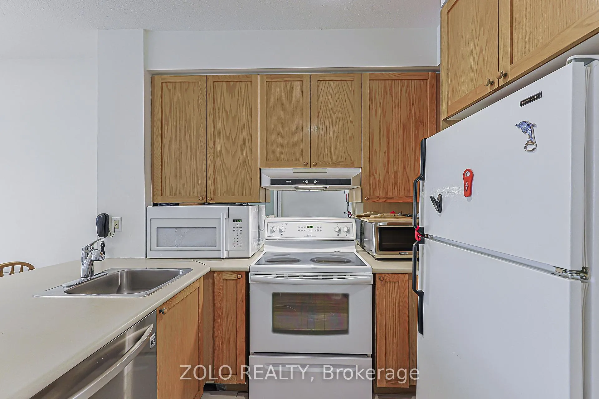 Photo 6 of Unit 804, 555 Yonge Street, Toronto, Church-Yonge Corridor — HOMEH