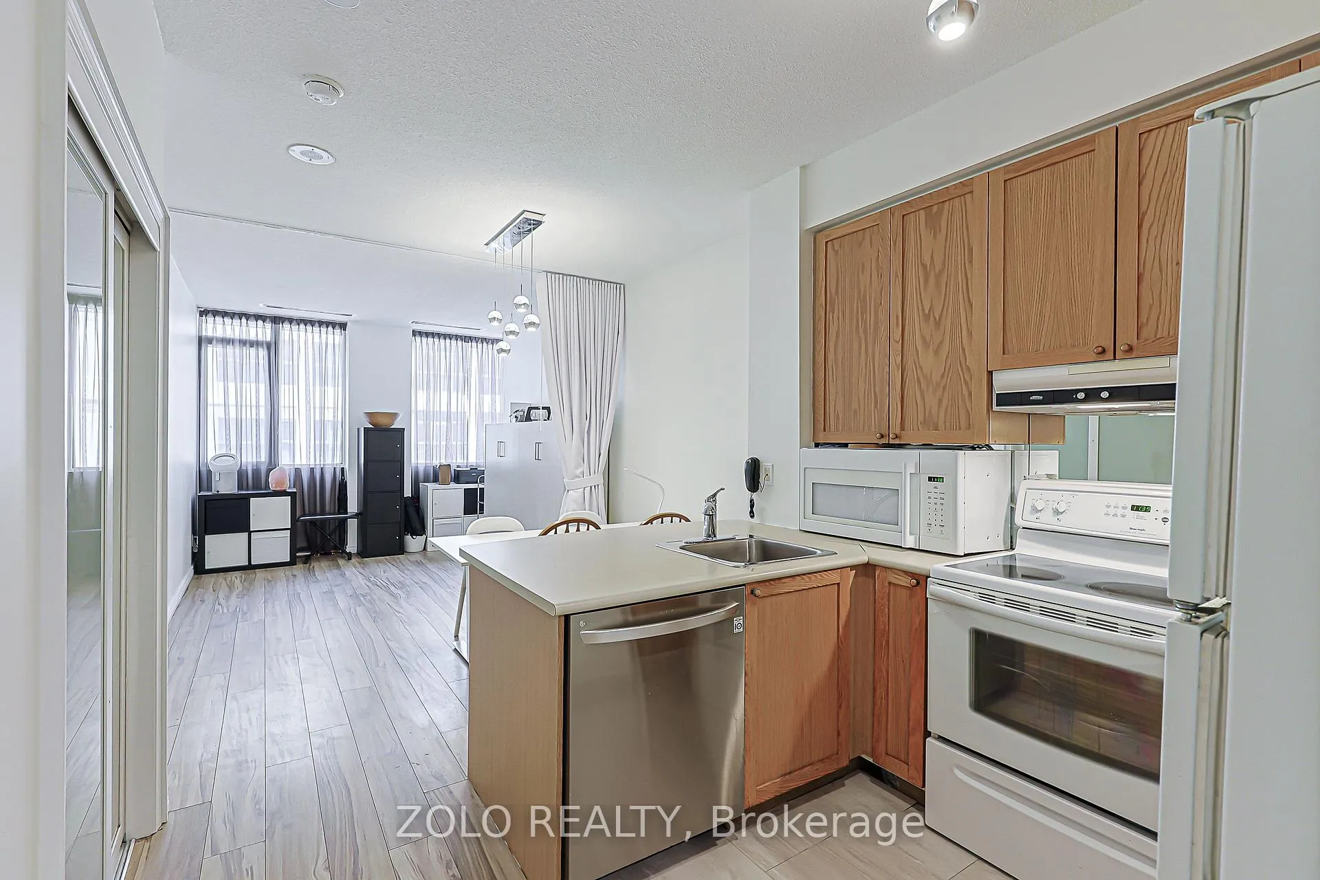 Photo 7 of Unit 804, 555 Yonge Street, Toronto, Church-Yonge Corridor — HOMEH