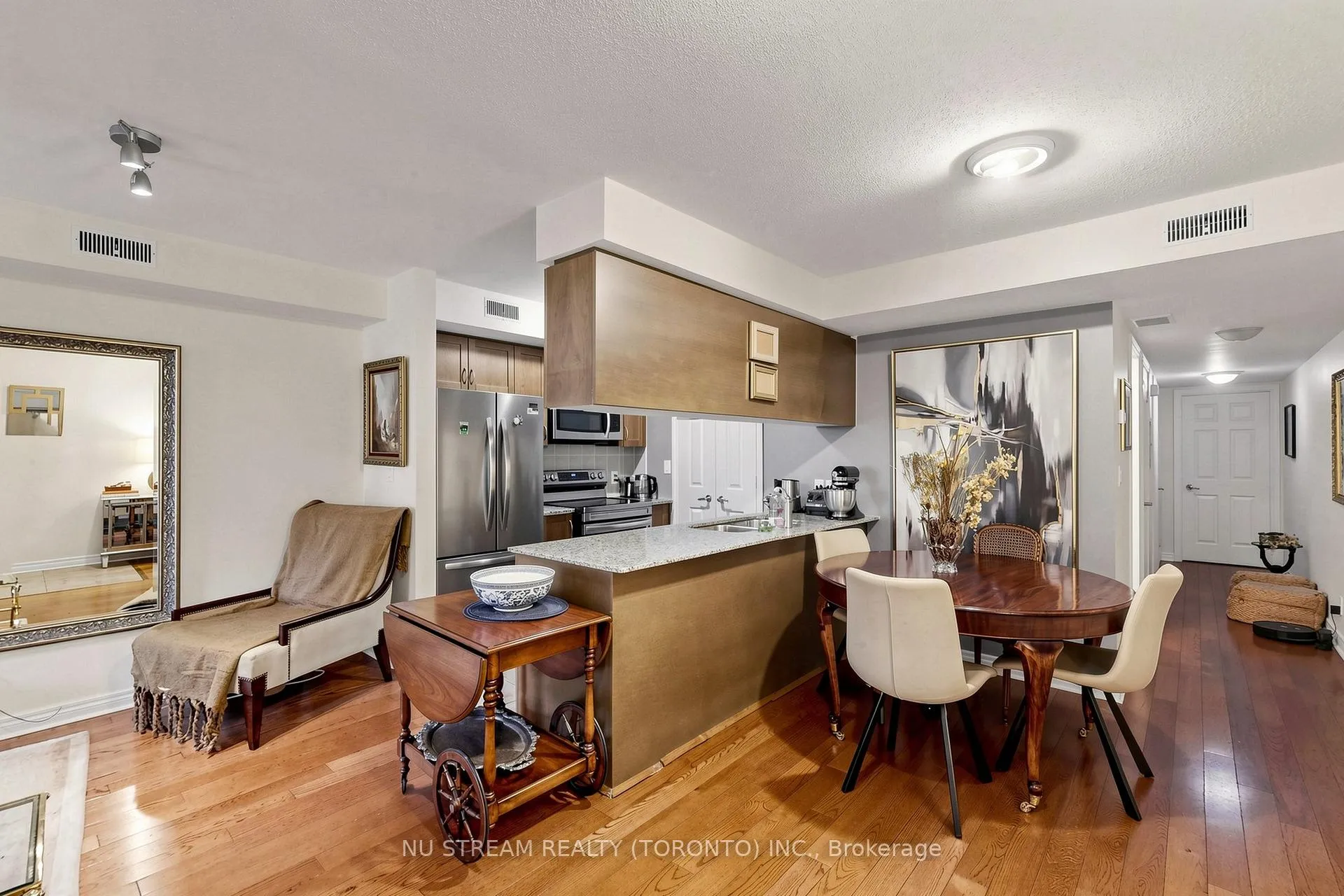 Photo 8 of Unit 201, 10 Brian Peck Crescent, Toronto, Leaside — HOMEH