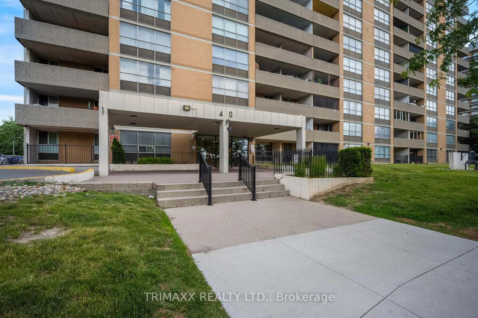 Photo 4 of Unit 404, 40 Panorama Court, Etobicoke, Mount Olive-Silverstone-Jamestown — HOMEH