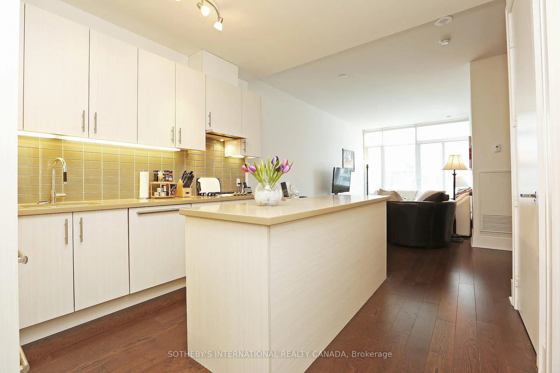 Photo 2 of Unit 811, 29 Queens Quay E, Toronto, Waterfront Communities — HOMEH