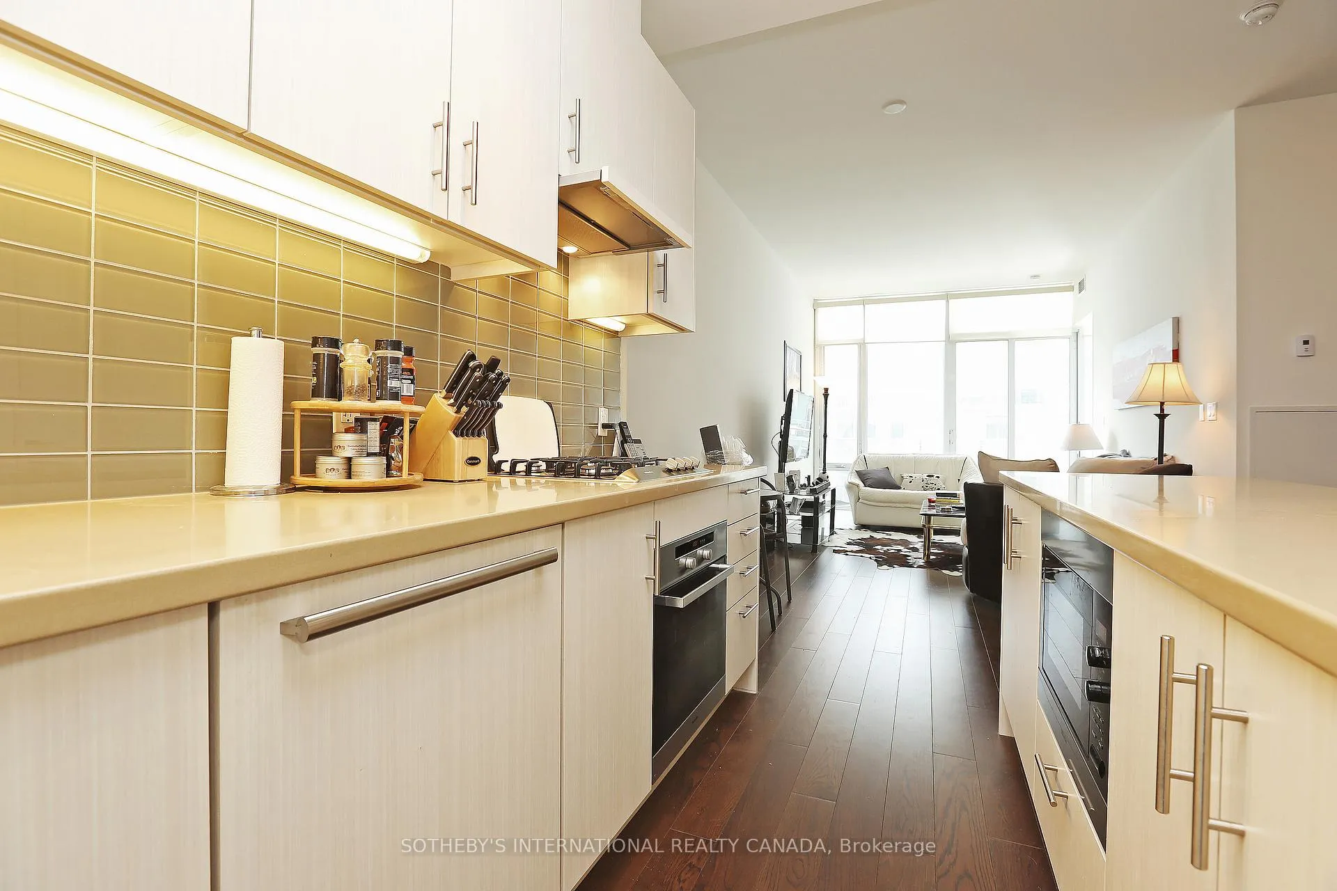 Photo 3 of Unit 811, 29 Queens Quay E, Toronto, Waterfront Communities — HOMEH