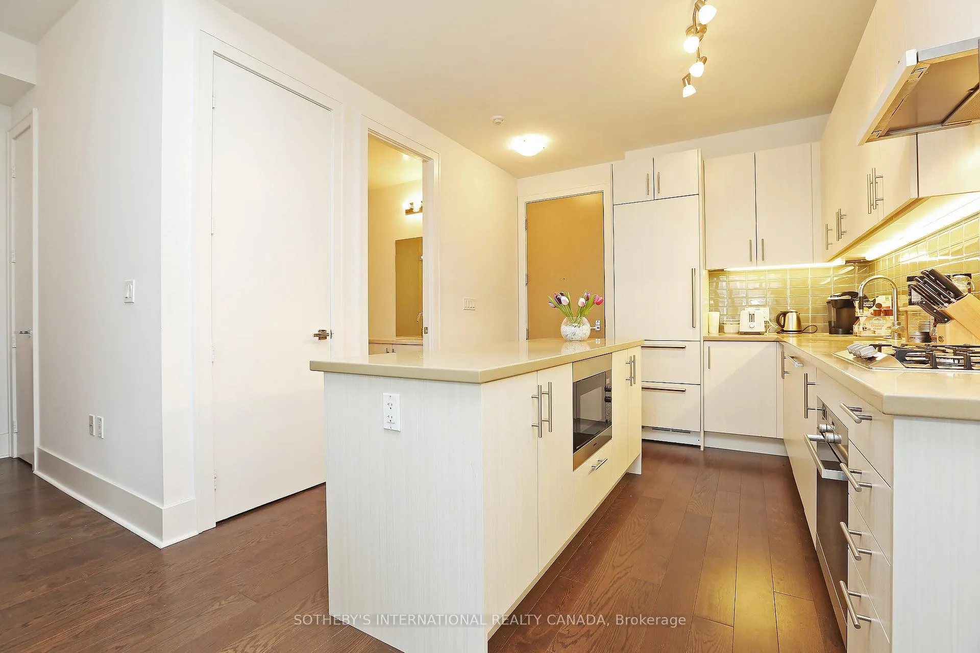 Photo 4 of Unit 811, 29 Queens Quay E, Toronto, Waterfront Communities — HOMEH