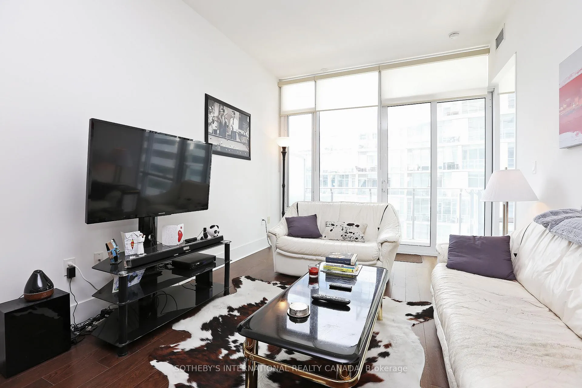 Photo 6 of Unit 811, 29 Queens Quay E, Toronto, Waterfront Communities — HOMEH