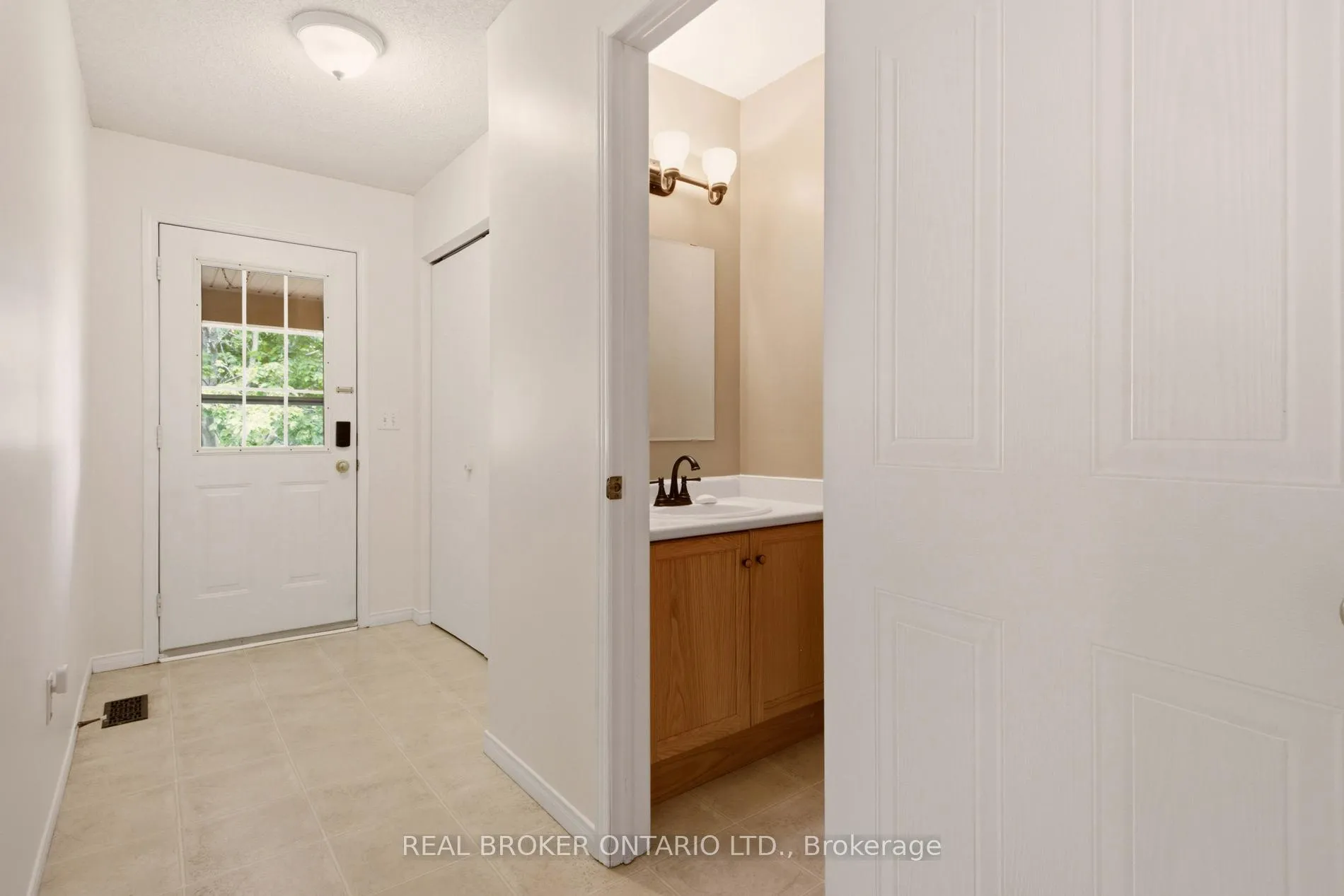 Photo 4 of 2 Ireland Place, Guelph, Grange Road — HOMEH