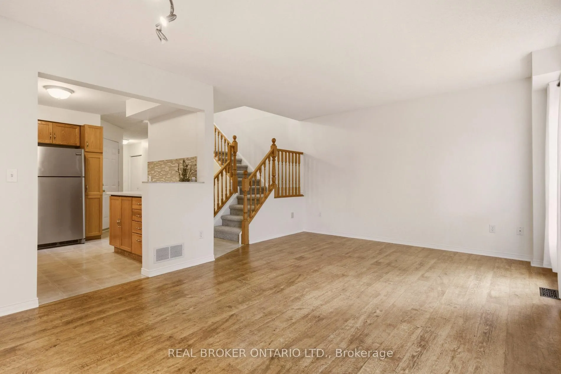 Photo 11 of 2 Ireland Place, Guelph, Grange Road — HOMEH