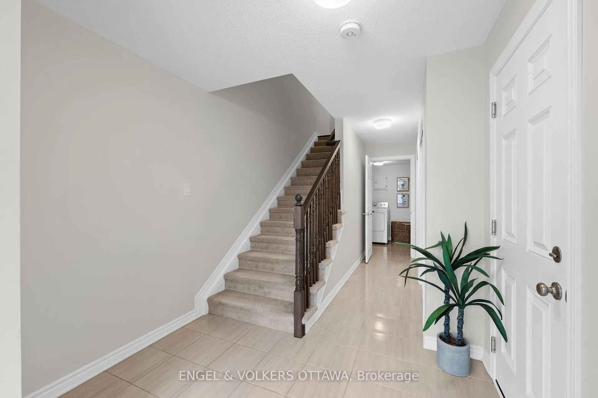 Photo 4 of 59 Ursid Mews, Ottawa, Barrhaven - Half Moon Bay — HOMEH