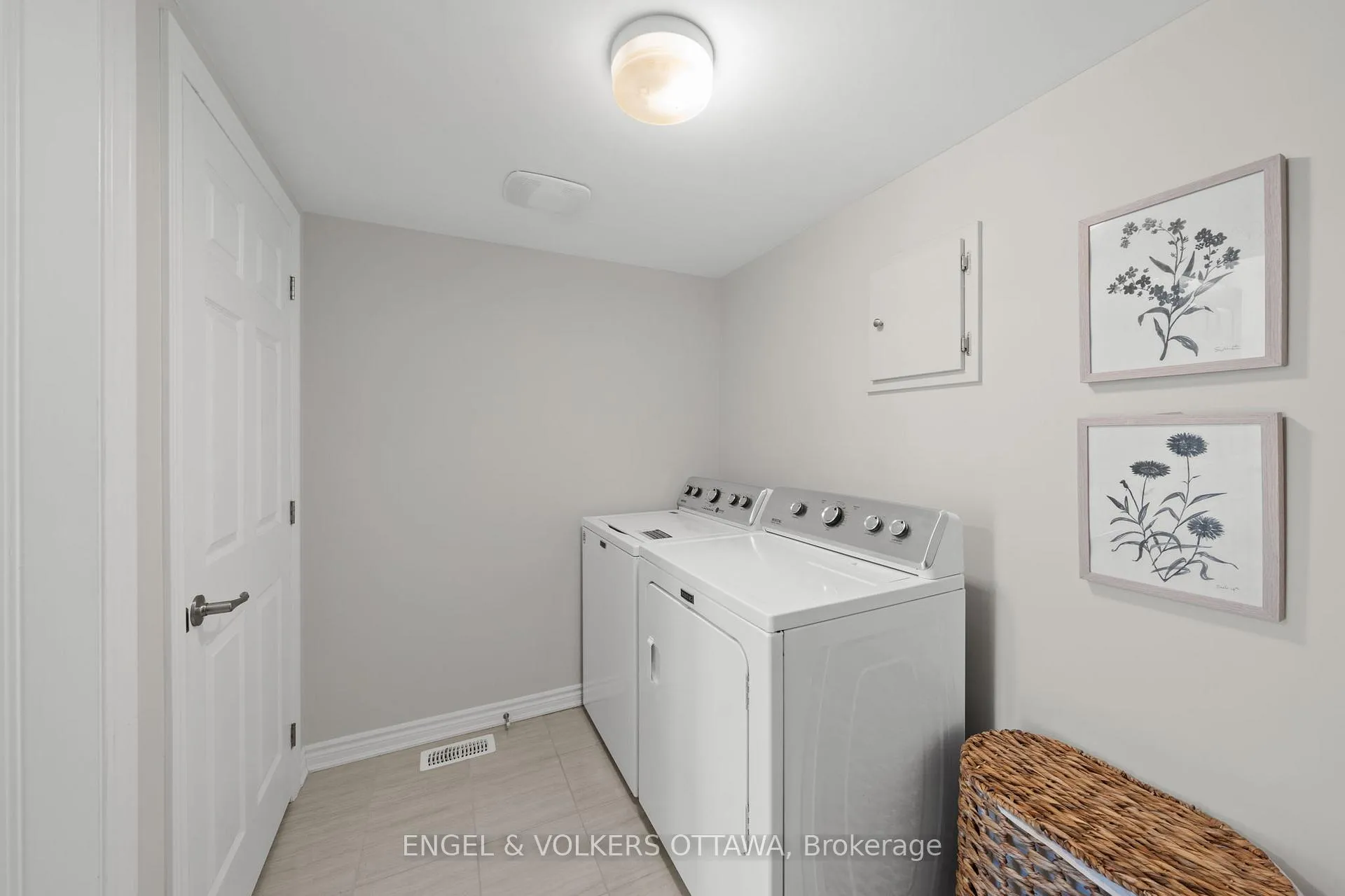 Photo 5 of 59 Ursid Mews, Ottawa, Barrhaven - Half Moon Bay — HOMEH
