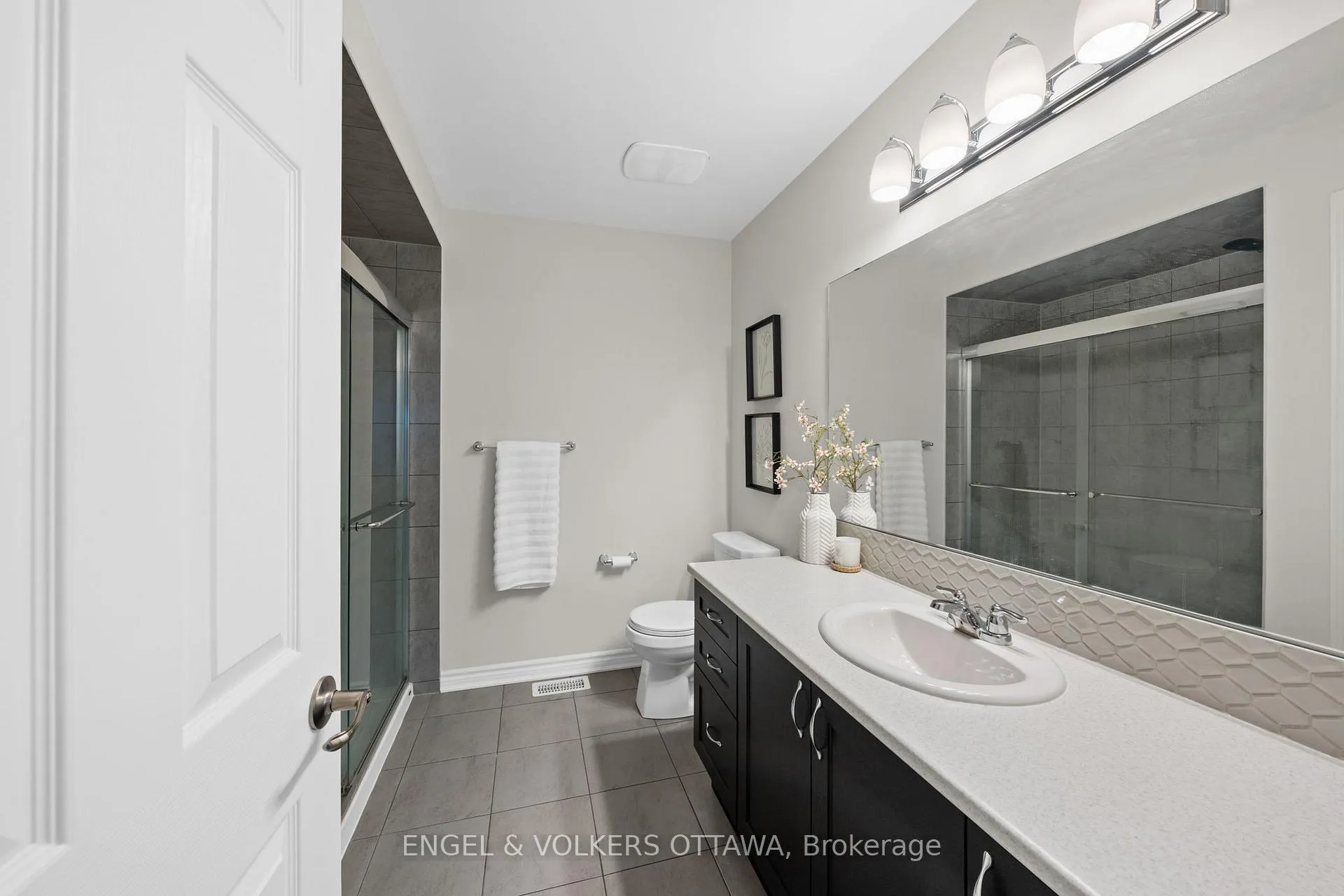 Photo 22 of 59 Ursid Mews, Ottawa, Barrhaven - Half Moon Bay — HOMEH