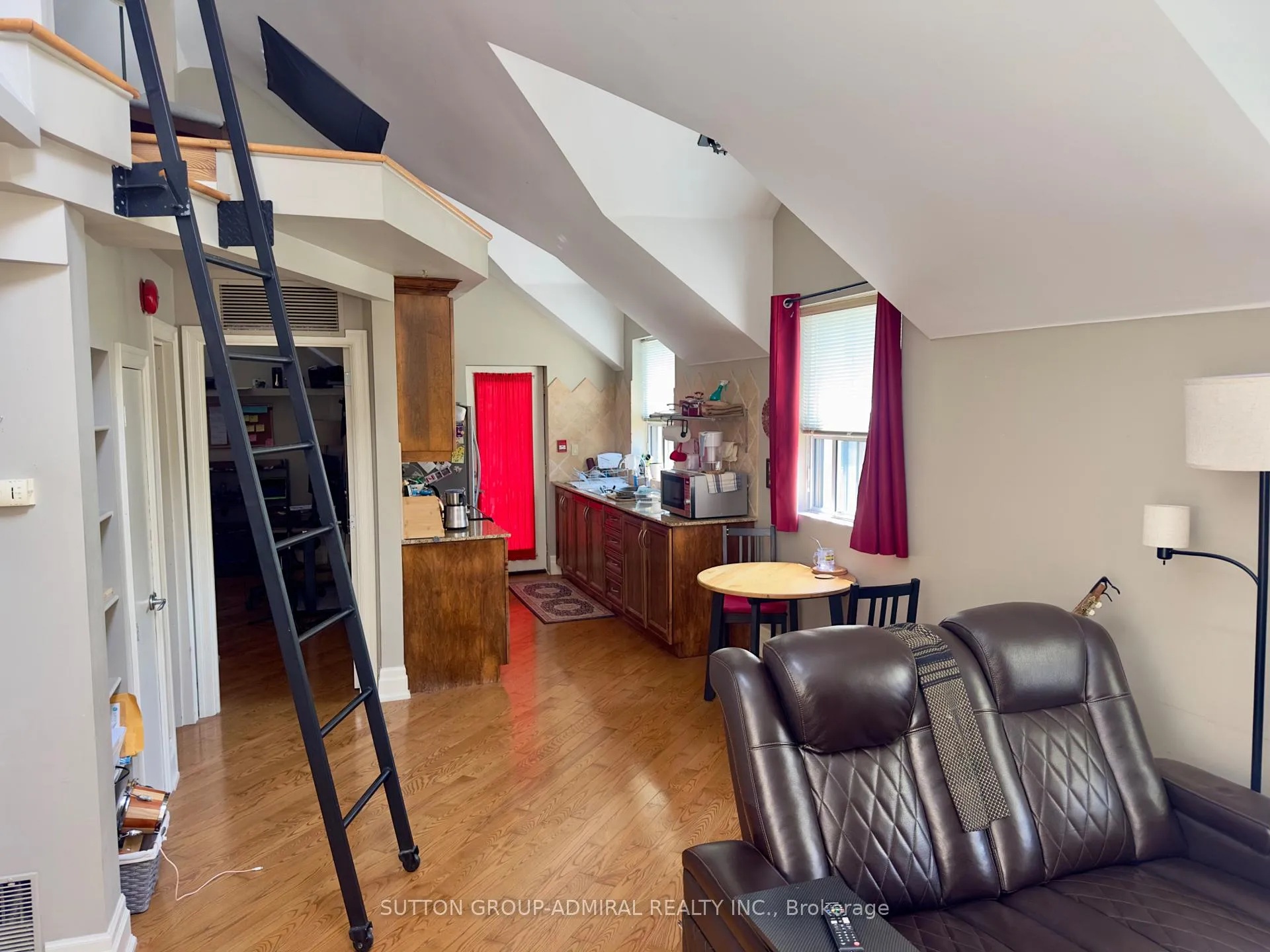 Photo 2 of Unit 8, 136 springhurst Avenue, Toronto, South Parkdale — HOMEH