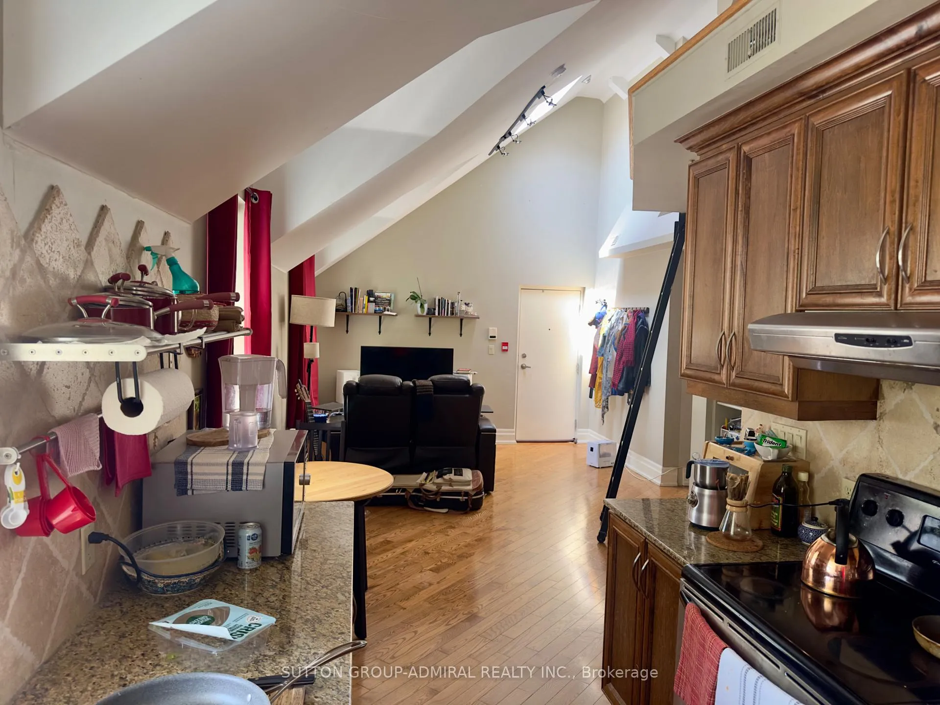 Photo 3 of Unit 8, 136 springhurst Avenue, Toronto, South Parkdale — HOMEH