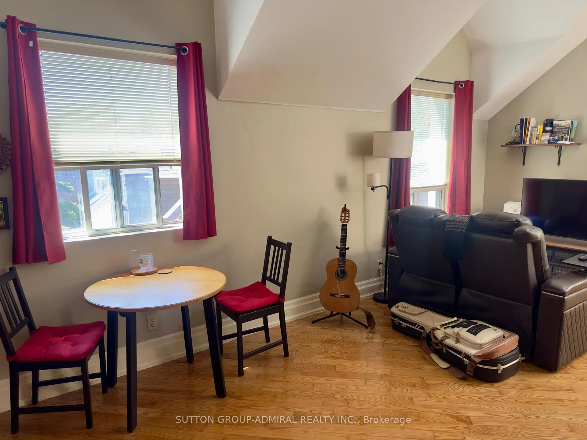Photo 4 of Unit 8, 136 springhurst Avenue, Toronto, South Parkdale — HOMEH