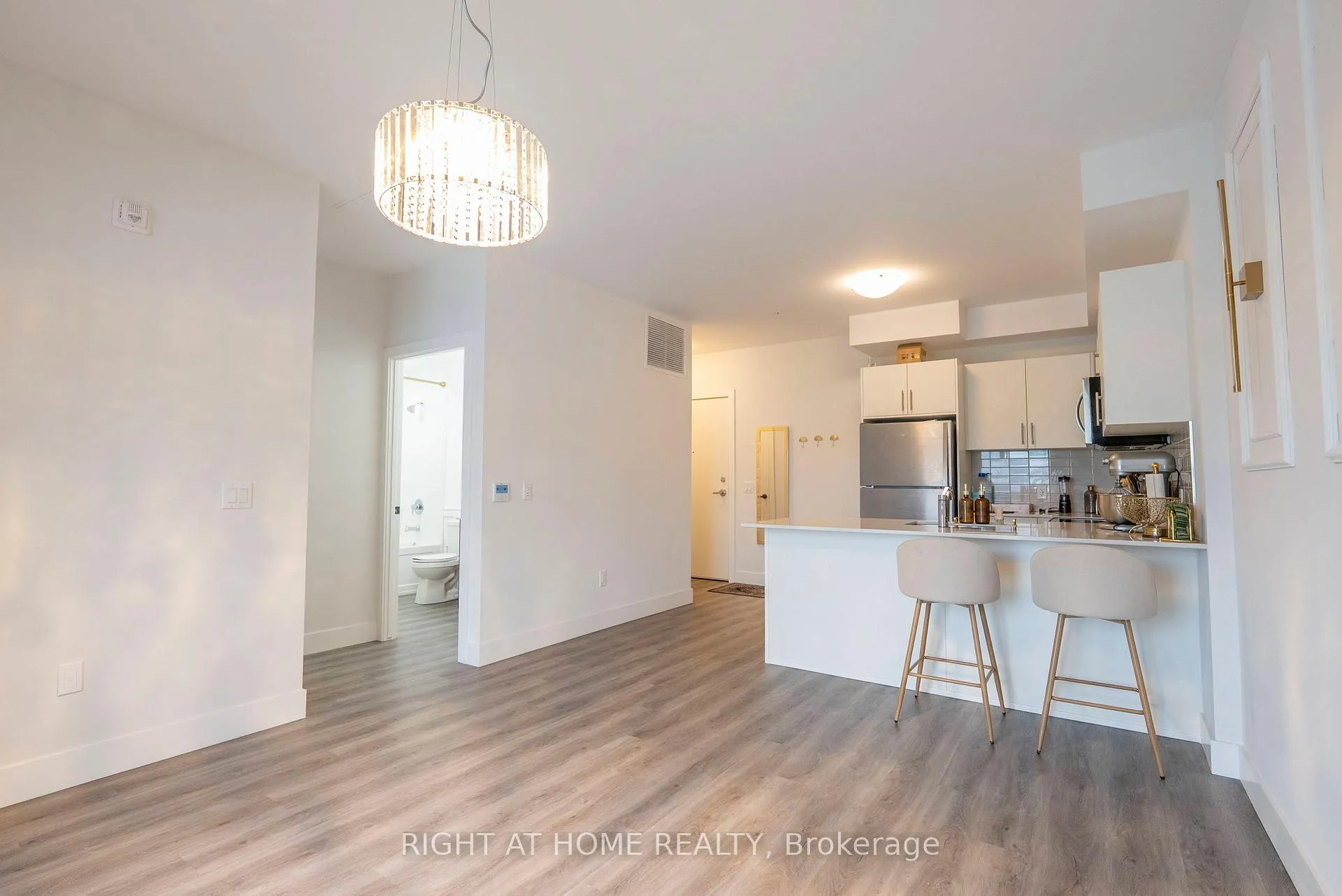 Photo 2 of Unit 302, 1000 Lackner Place E, Kitchener, Grand River North — HOMEH