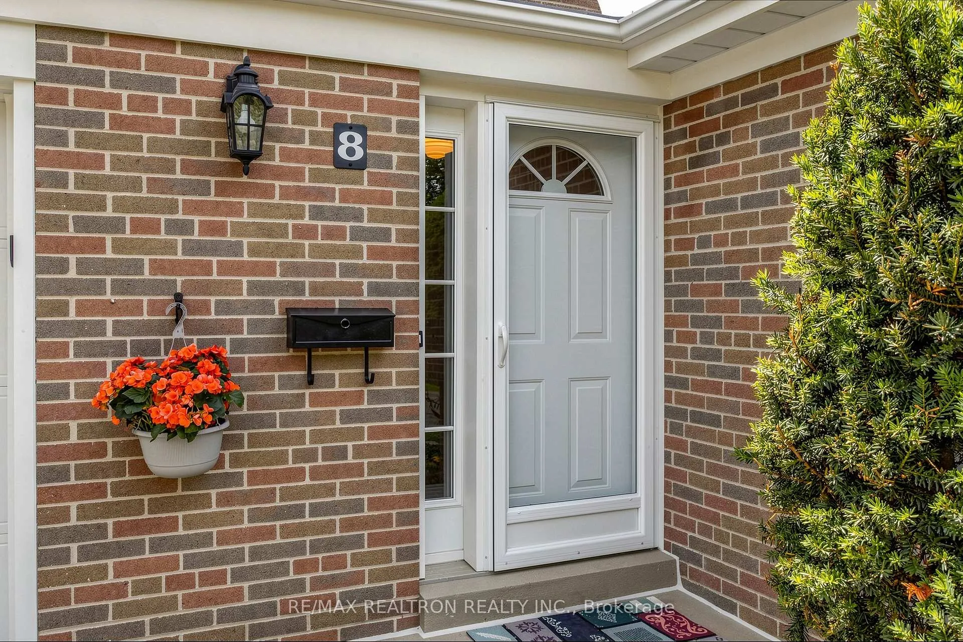 Photo 2 of 8 Cassandra Boulevard, North York, Parkwoods-Donalda — HOMEH