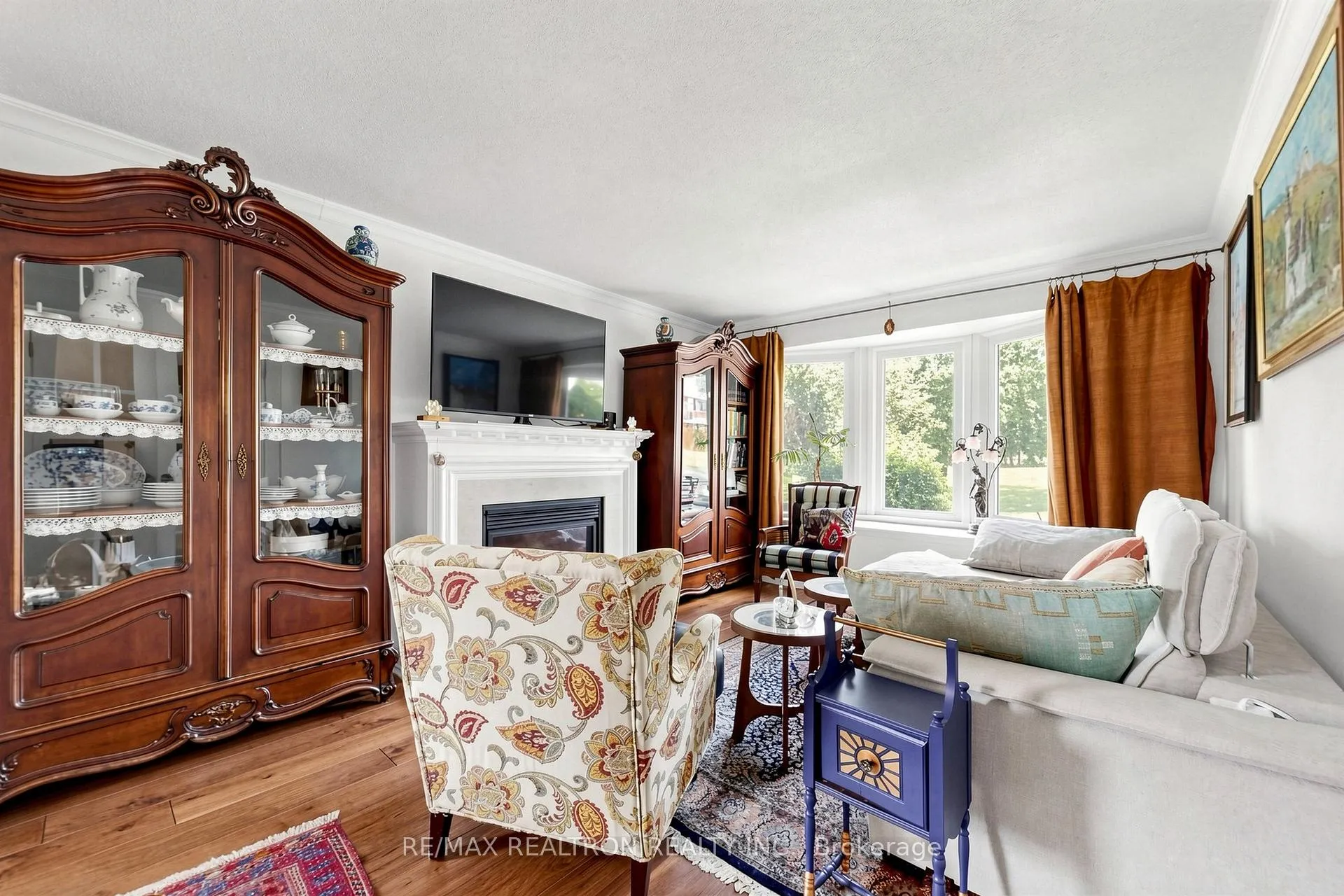 Photo 3 of 8 Cassandra Boulevard, North York, Parkwoods-Donalda — HOMEH