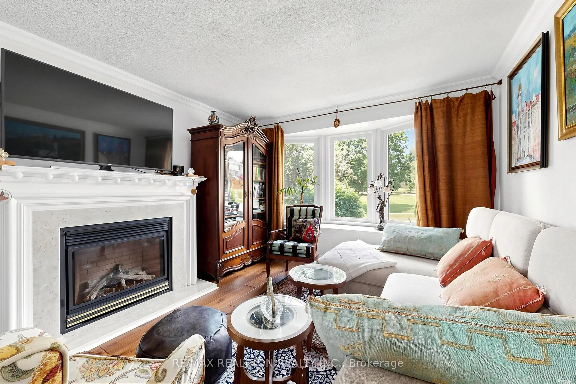 Photo 4 of 8 Cassandra Boulevard, North York, Parkwoods-Donalda — HOMEH