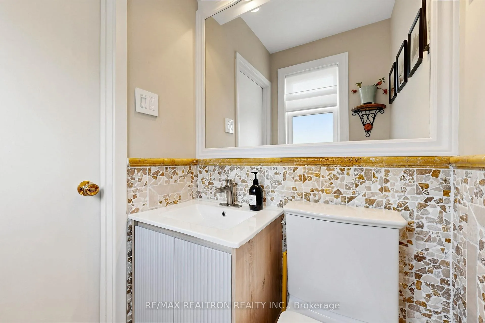 Photo 22 of 8 Cassandra Boulevard, North York, Parkwoods-Donalda — HOMEH