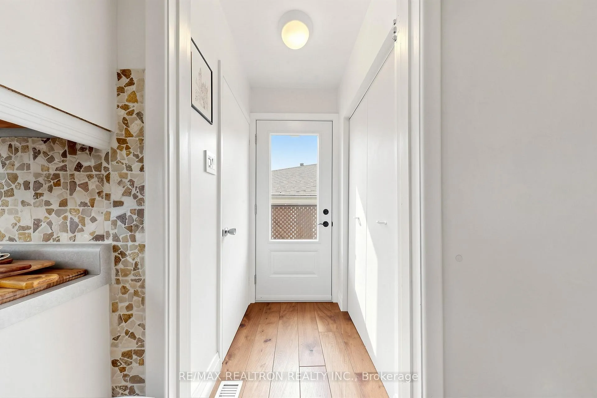 Photo 23 of 8 Cassandra Boulevard, North York, Parkwoods-Donalda — HOMEH