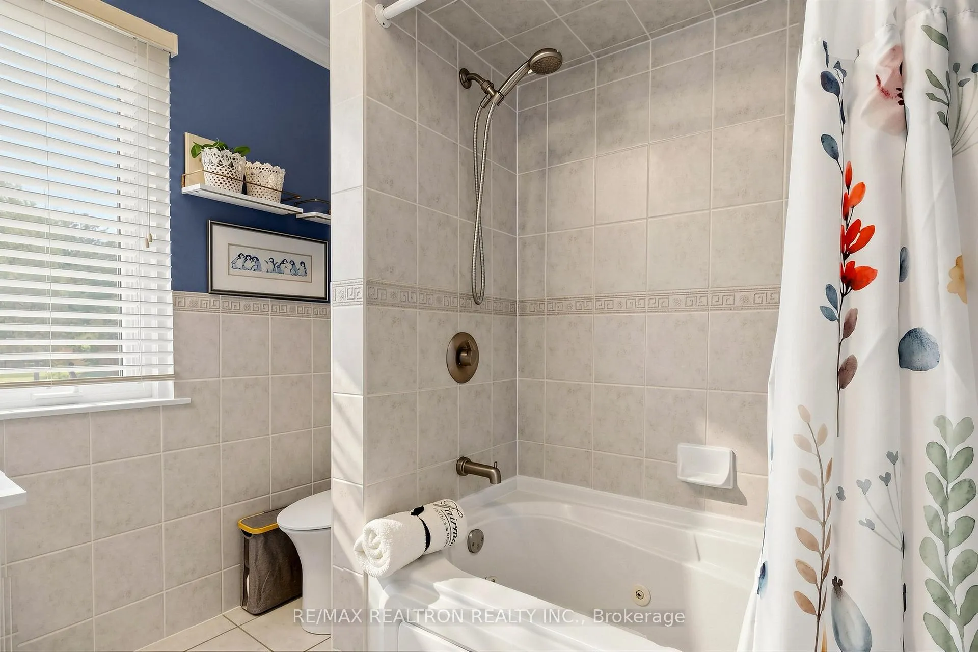 Photo 37 of 8 Cassandra Boulevard, North York, Parkwoods-Donalda — HOMEH