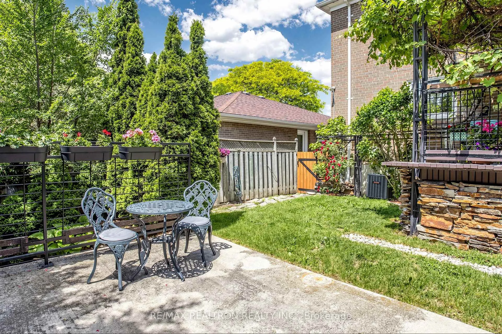 Photo 46 of 8 Cassandra Boulevard, North York, Parkwoods-Donalda — HOMEH