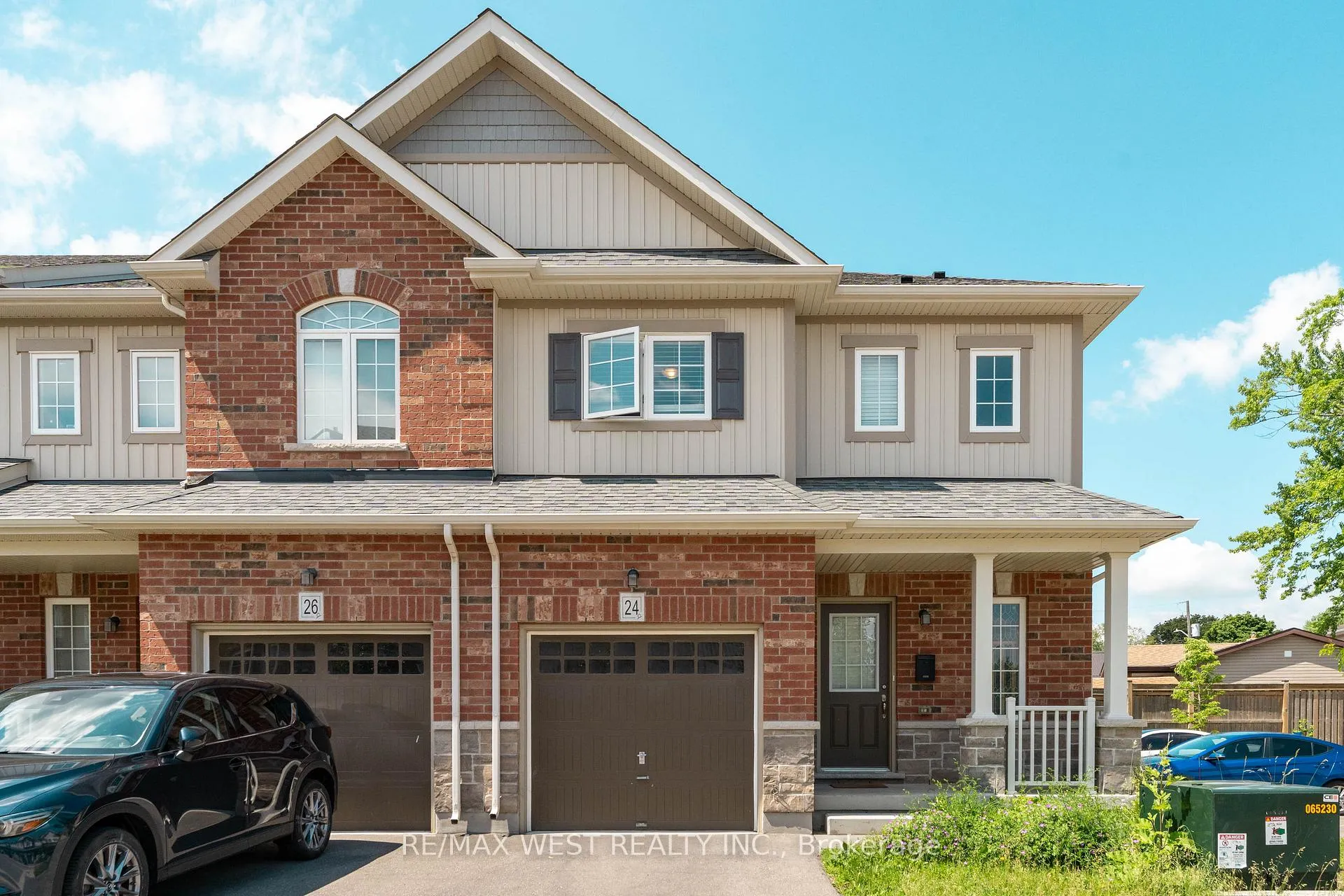 Photo 2 of 24 Dewberry Drive, Kitchener, Heritage Park/Rosemount — HOMEH