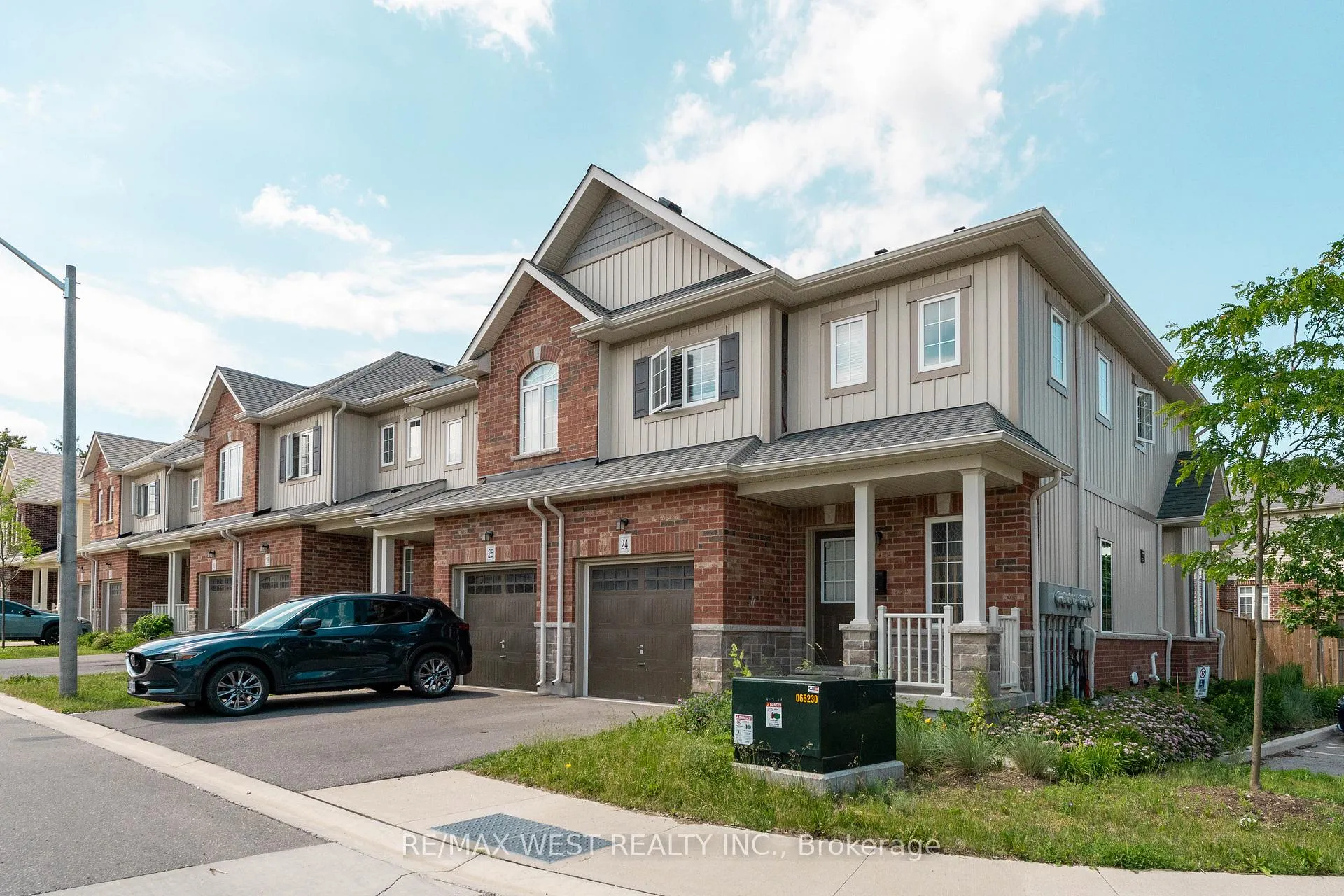 Photo 3 of 24 Dewberry Drive, Kitchener, Heritage Park/Rosemount — HOMEH