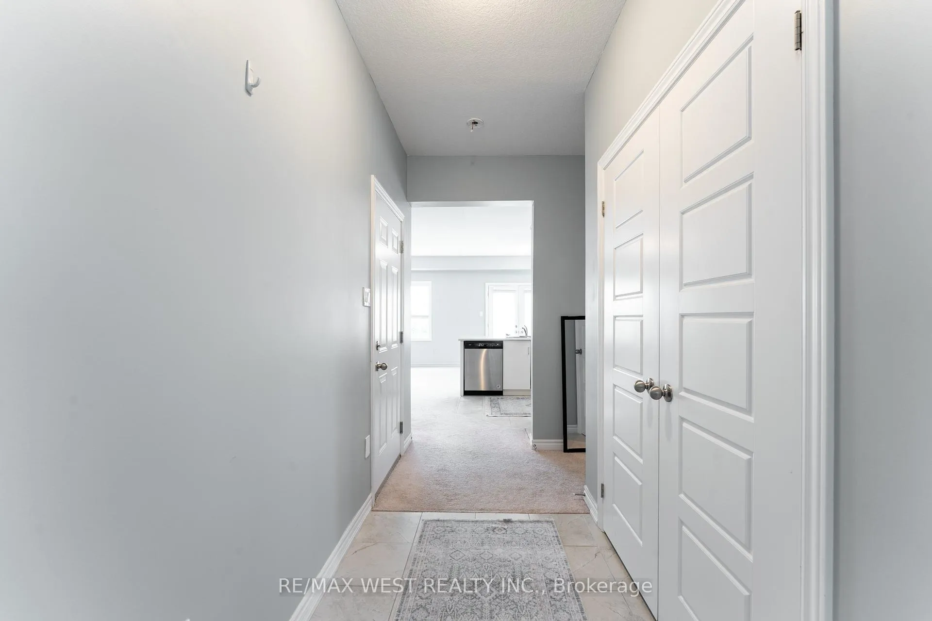 Photo 5 of 24 Dewberry Drive, Kitchener, Heritage Park/Rosemount — HOMEH