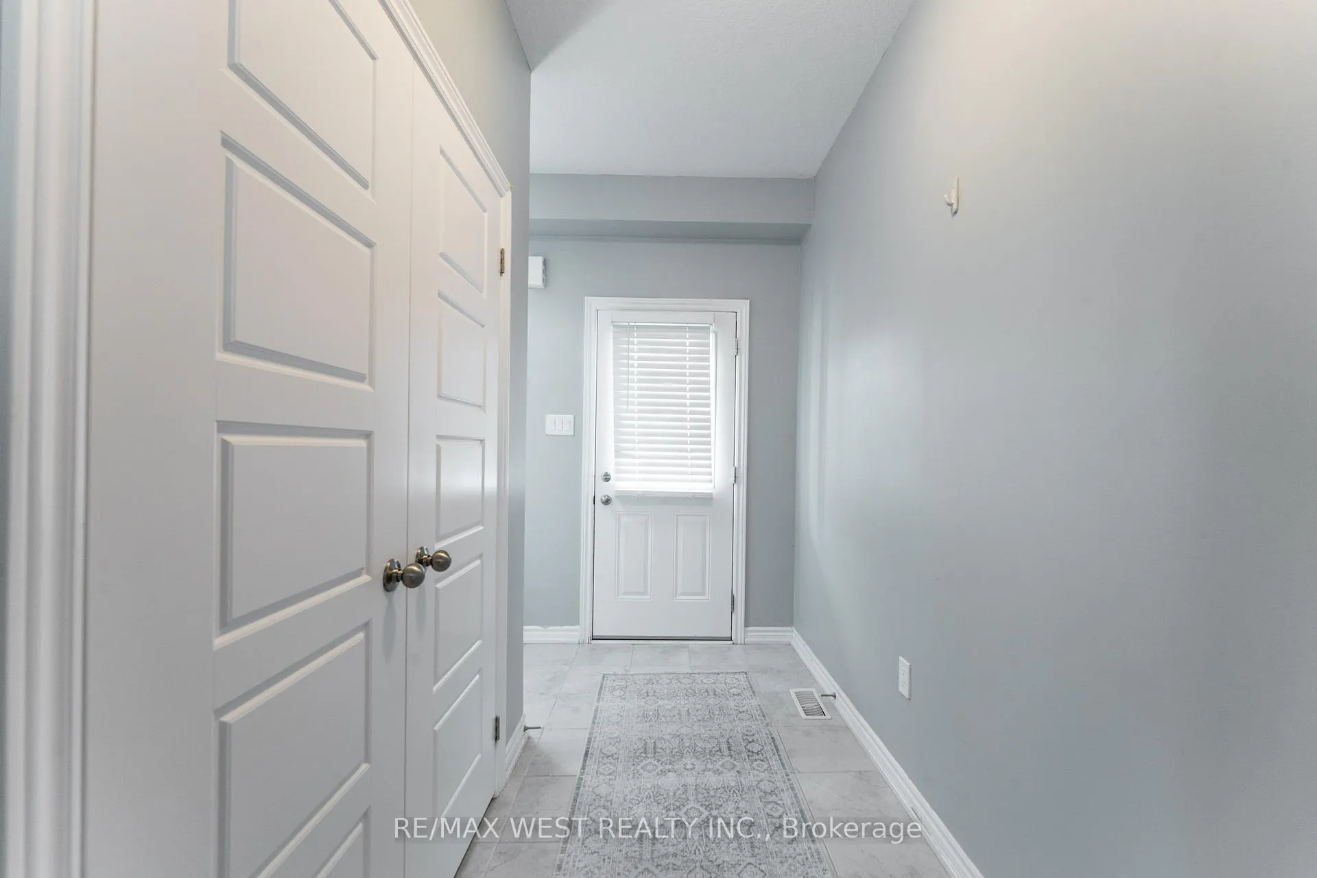 Photo 6 of 24 Dewberry Drive, Kitchener, Heritage Park/Rosemount — HOMEH