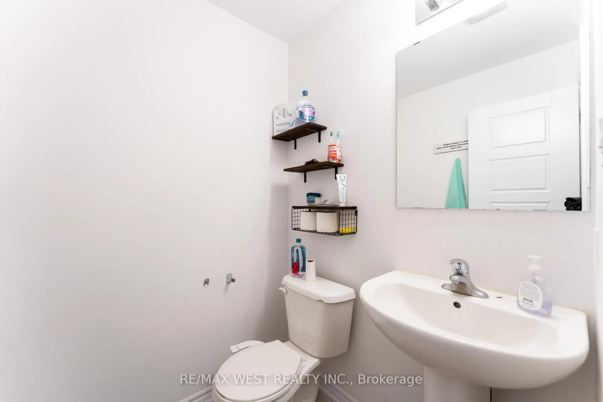 Photo 8 of 24 Dewberry Drive, Kitchener, Heritage Park/Rosemount — HOMEH