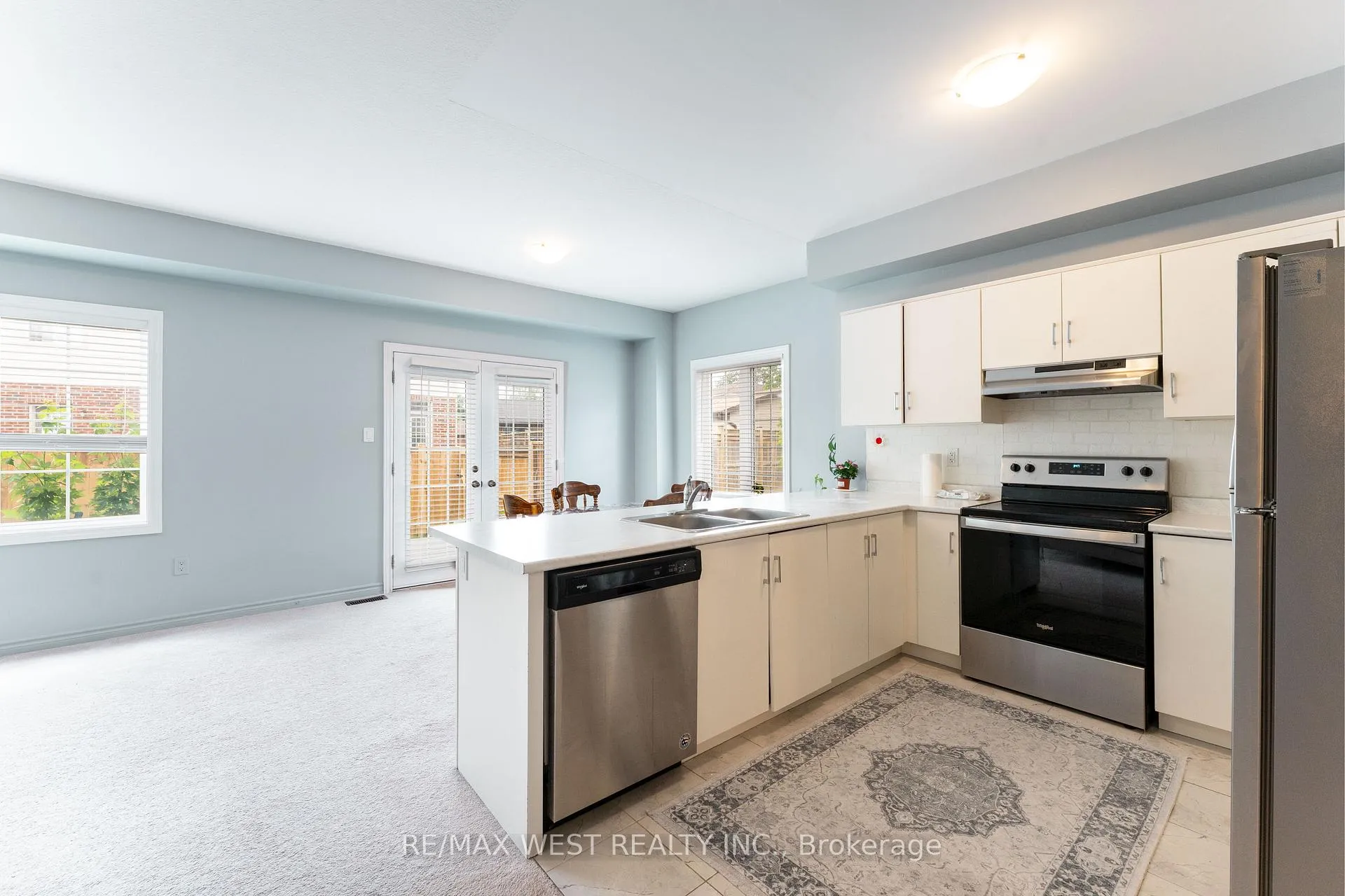 Photo 10 of 24 Dewberry Drive, Kitchener, Heritage Park/Rosemount — HOMEH