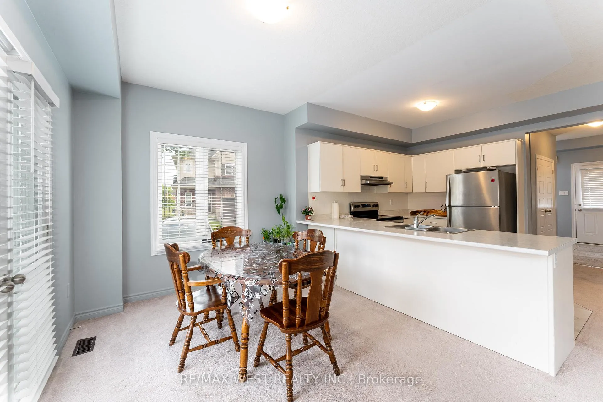Photo 12 of 24 Dewberry Drive, Kitchener, Heritage Park/Rosemount — HOMEH