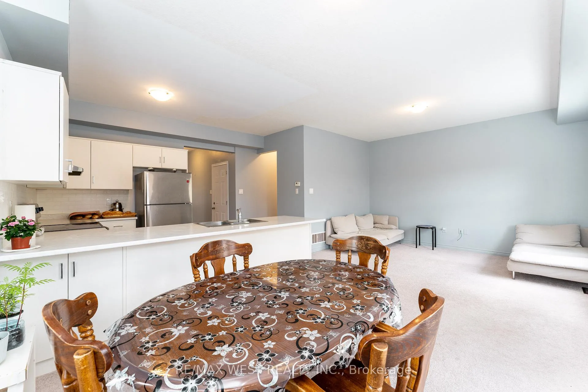 Photo 13 of 24 Dewberry Drive, Kitchener, Heritage Park/Rosemount — HOMEH