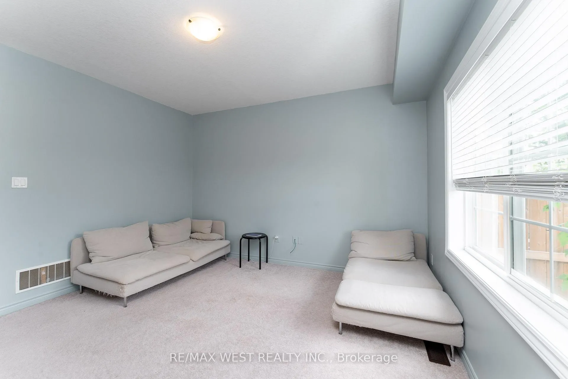 Photo 14 of 24 Dewberry Drive, Kitchener, Heritage Park/Rosemount — HOMEH