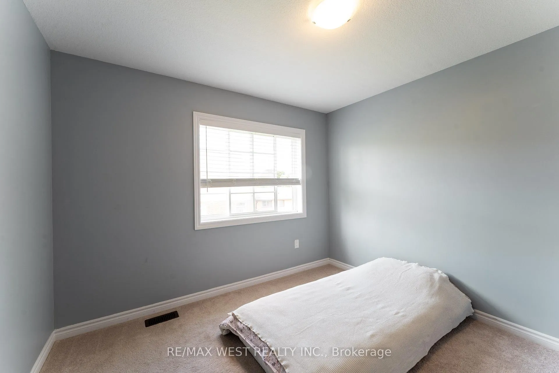 Photo 22 of 24 Dewberry Drive, Kitchener, Heritage Park/Rosemount — HOMEH