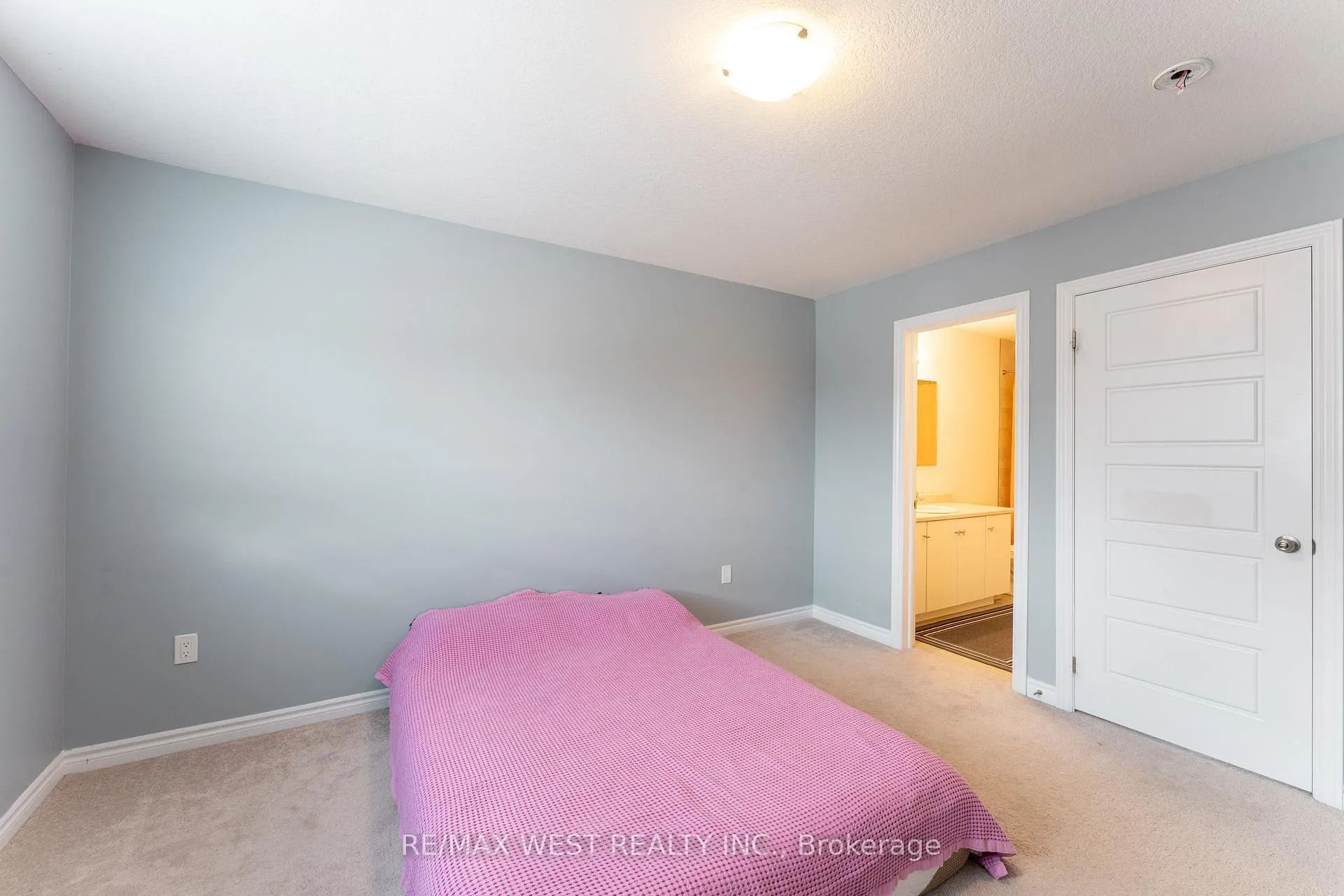 Photo 25 of 24 Dewberry Drive, Kitchener, Heritage Park/Rosemount — HOMEH