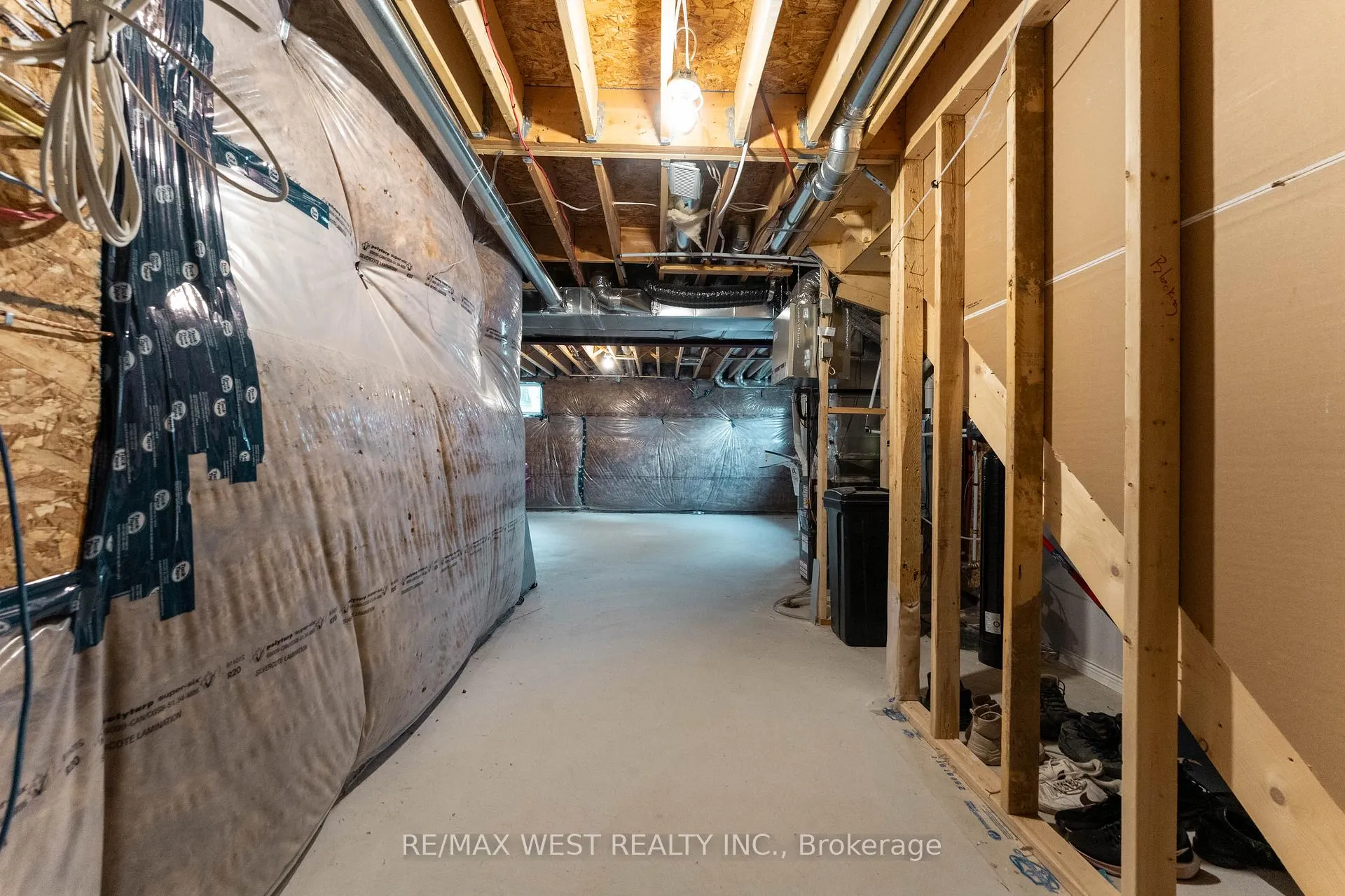 Photo 29 of 24 Dewberry Drive, Kitchener, Heritage Park/Rosemount — HOMEH