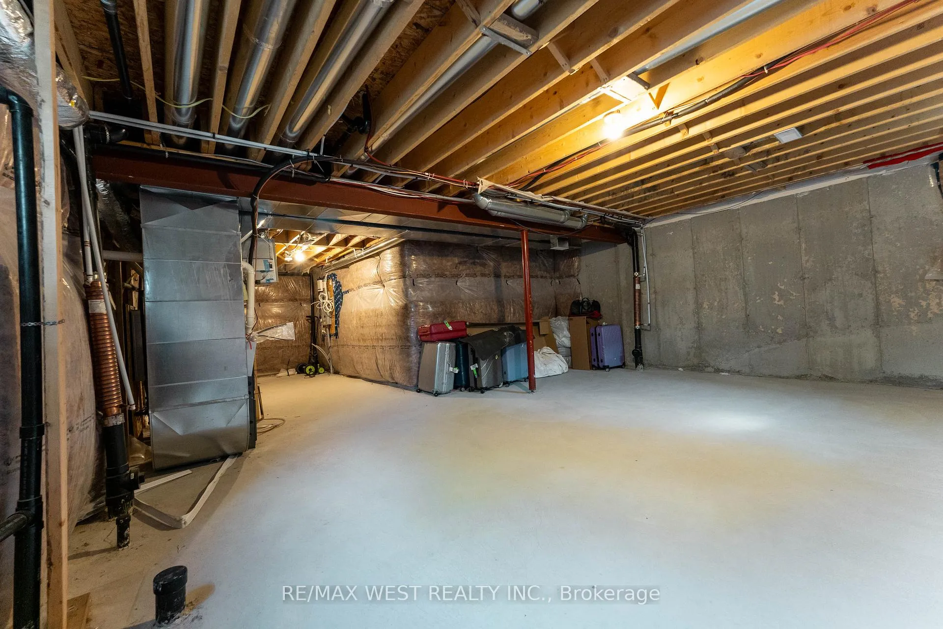 Photo 32 of 24 Dewberry Drive, Kitchener, Heritage Park/Rosemount — HOMEH