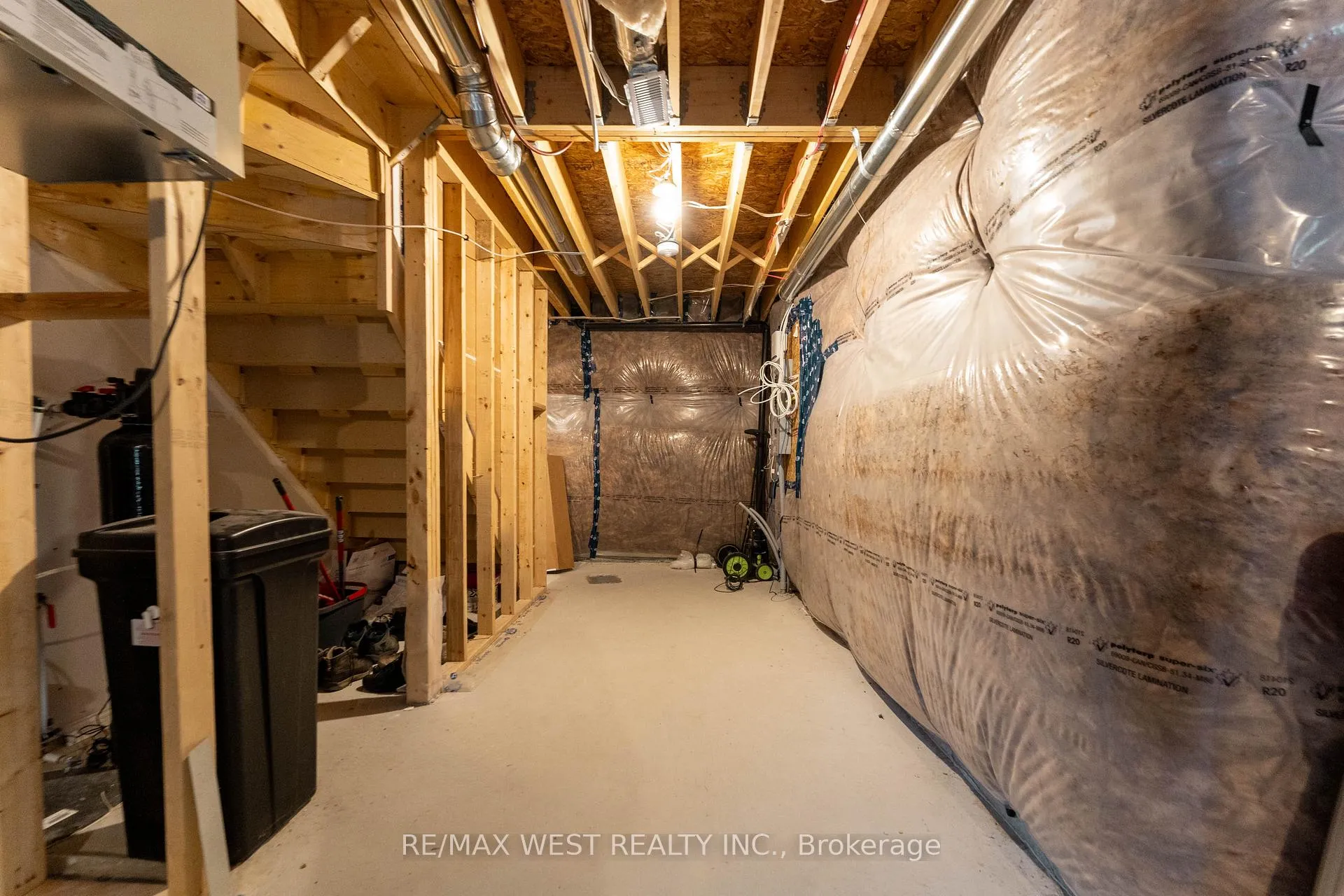Photo 35 of 24 Dewberry Drive, Kitchener, Heritage Park/Rosemount — HOMEH