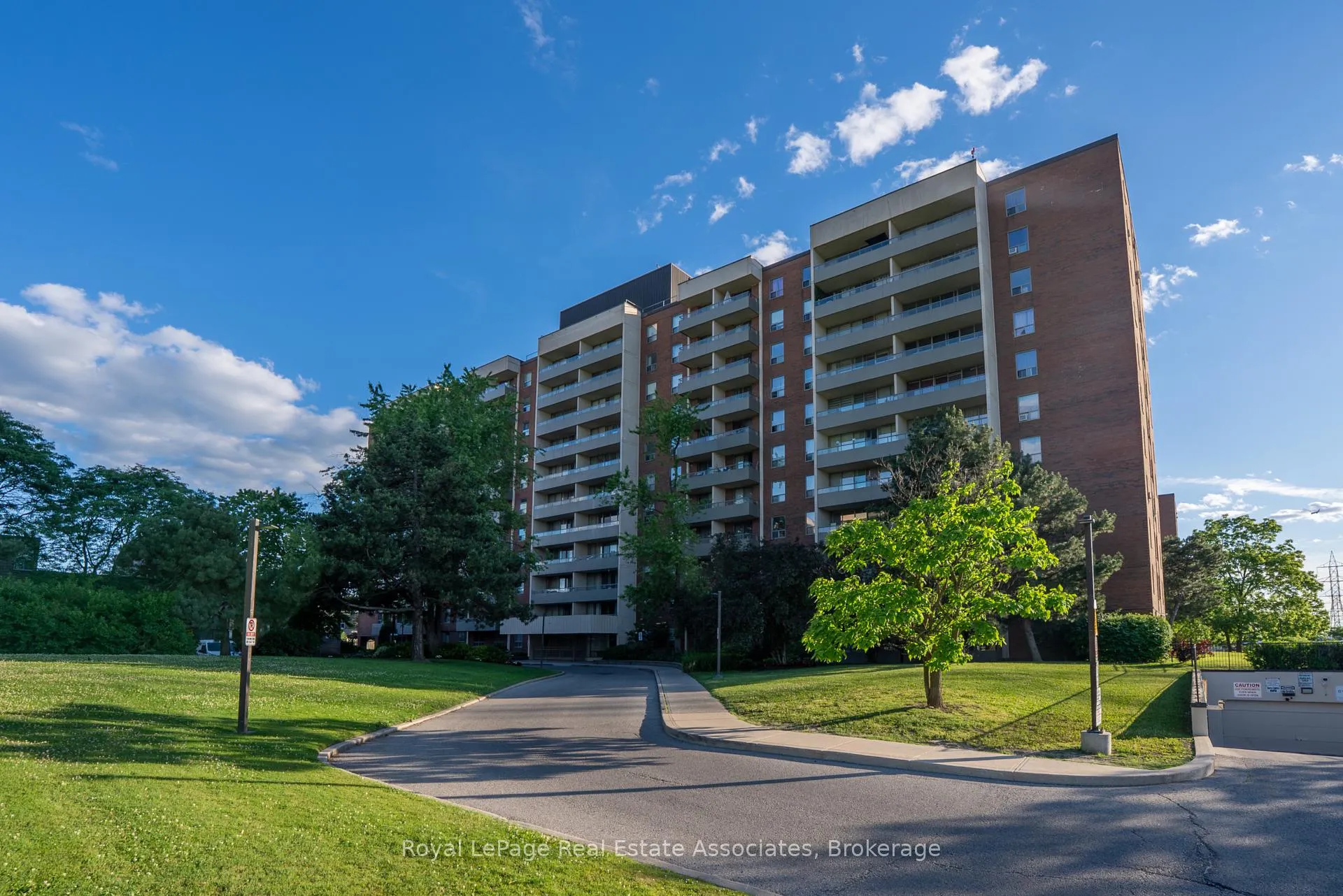 Photo 1 of Unit 813, 9 Four Winds Drive, North York, York University Heights — HOMEH