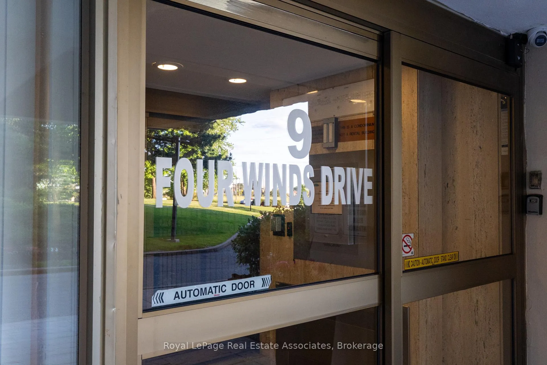 Photo 2 of Unit 813, 9 Four Winds Drive, North York, York University Heights — HOMEH