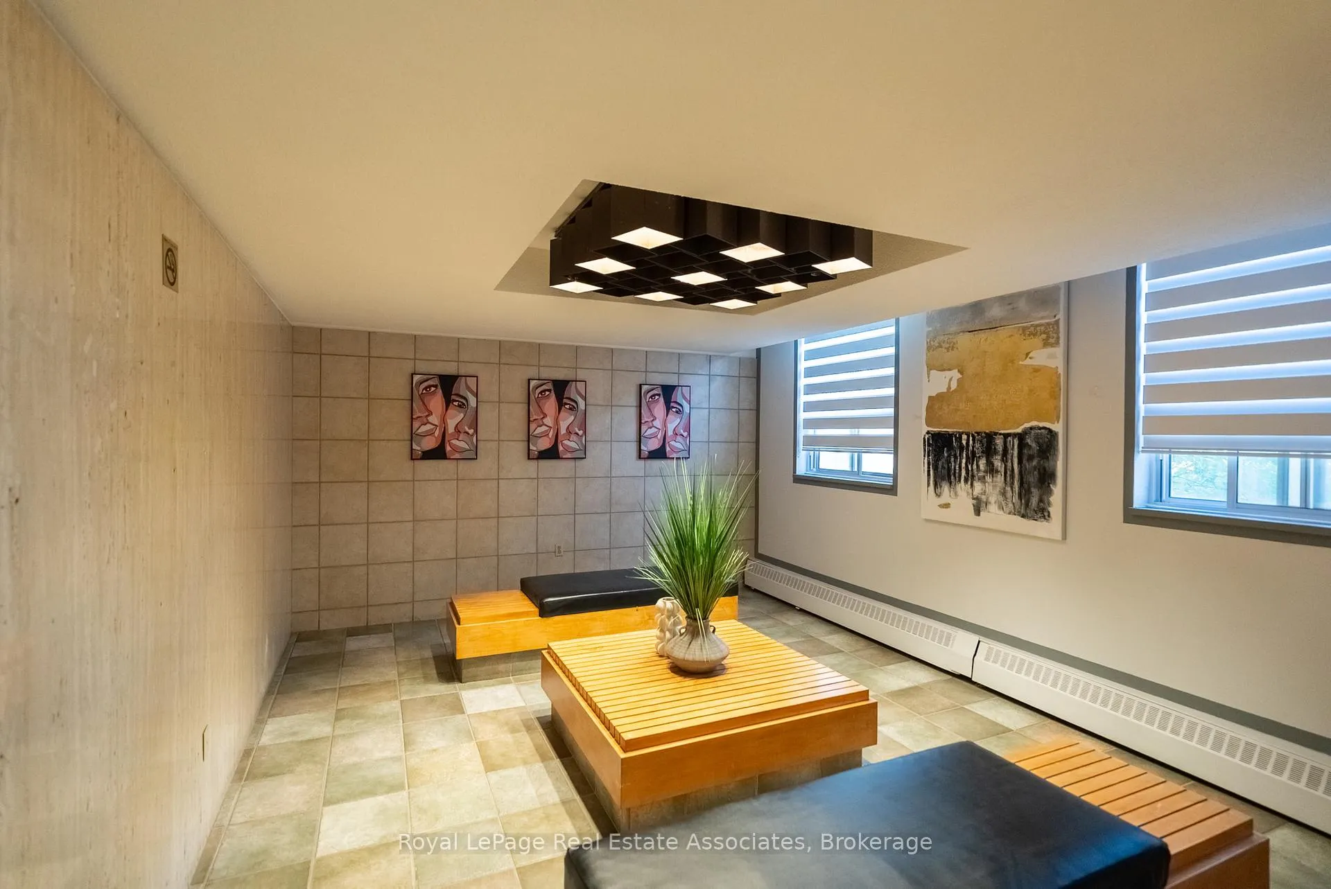 Photo 4 of Unit 813, 9 Four Winds Drive, North York, York University Heights — HOMEH