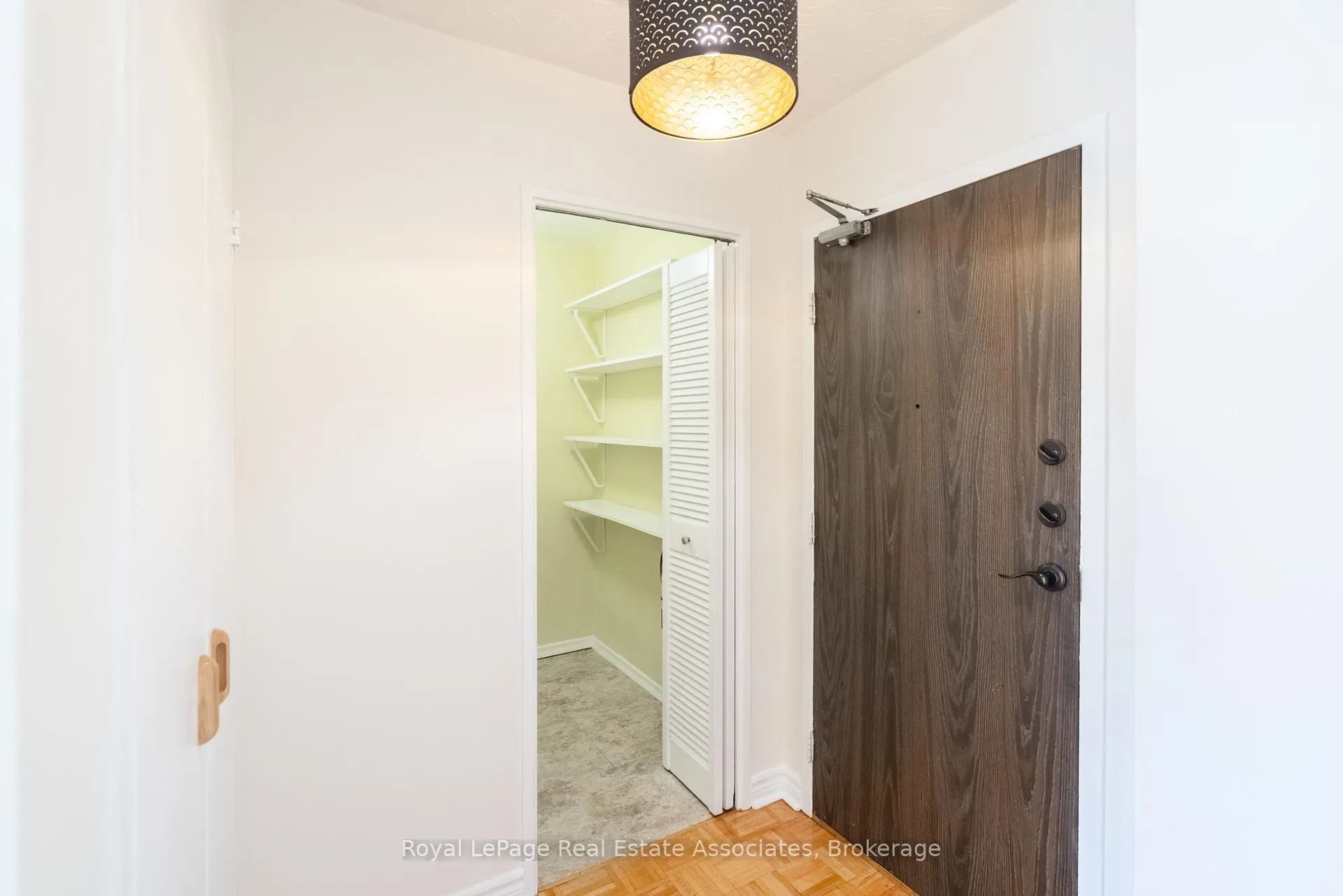 Photo 5 of Unit 813, 9 Four Winds Drive, North York, York University Heights — HOMEH