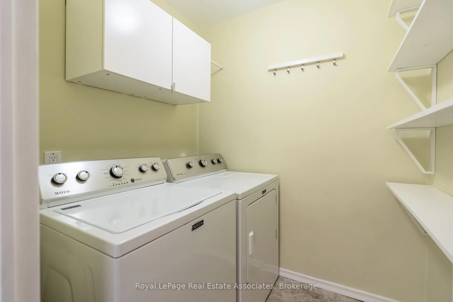 Photo 6 of Unit 813, 9 Four Winds Drive, North York, York University Heights — HOMEH